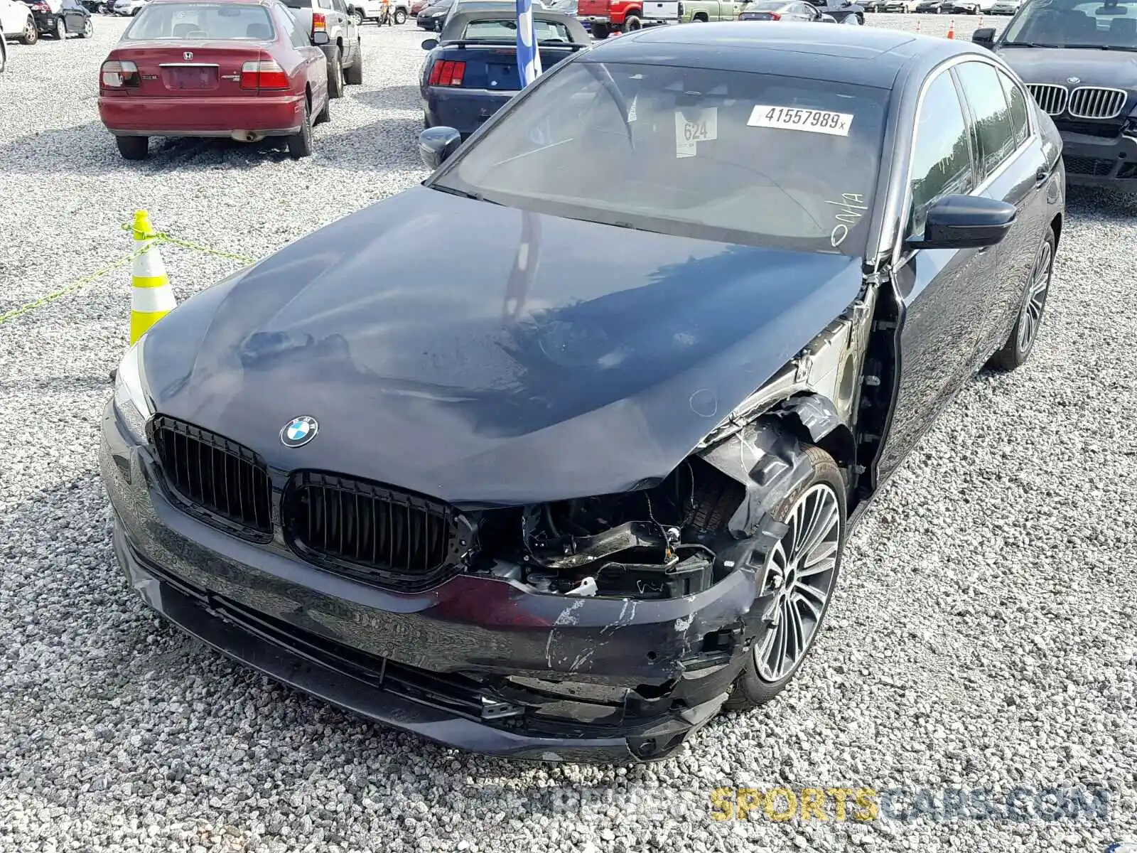 2 Фотография поврежденного автомобиля WBAJA5C57KWW09993 BMW 5 SERIES 2019