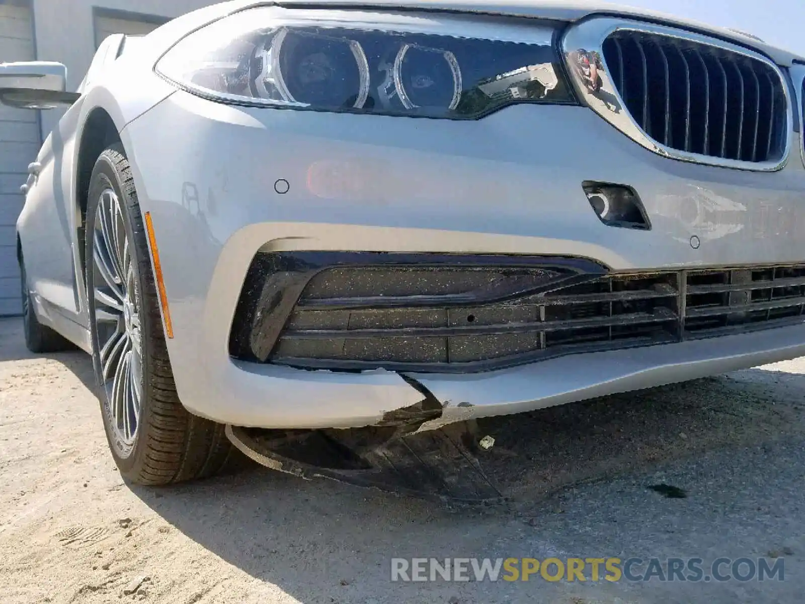 9 Photograph of a damaged car WBAJA7C57KWW09021 BMW 5 SERIES 2019