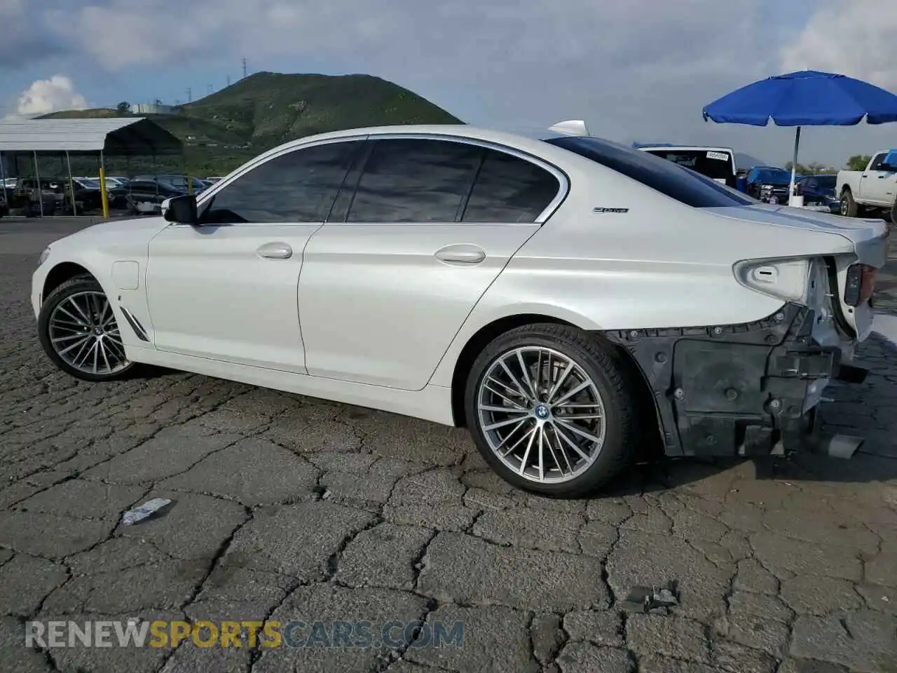 2 Photograph of a damaged car WBAJA9C51KB254575 BMW 5 SERIES 2019