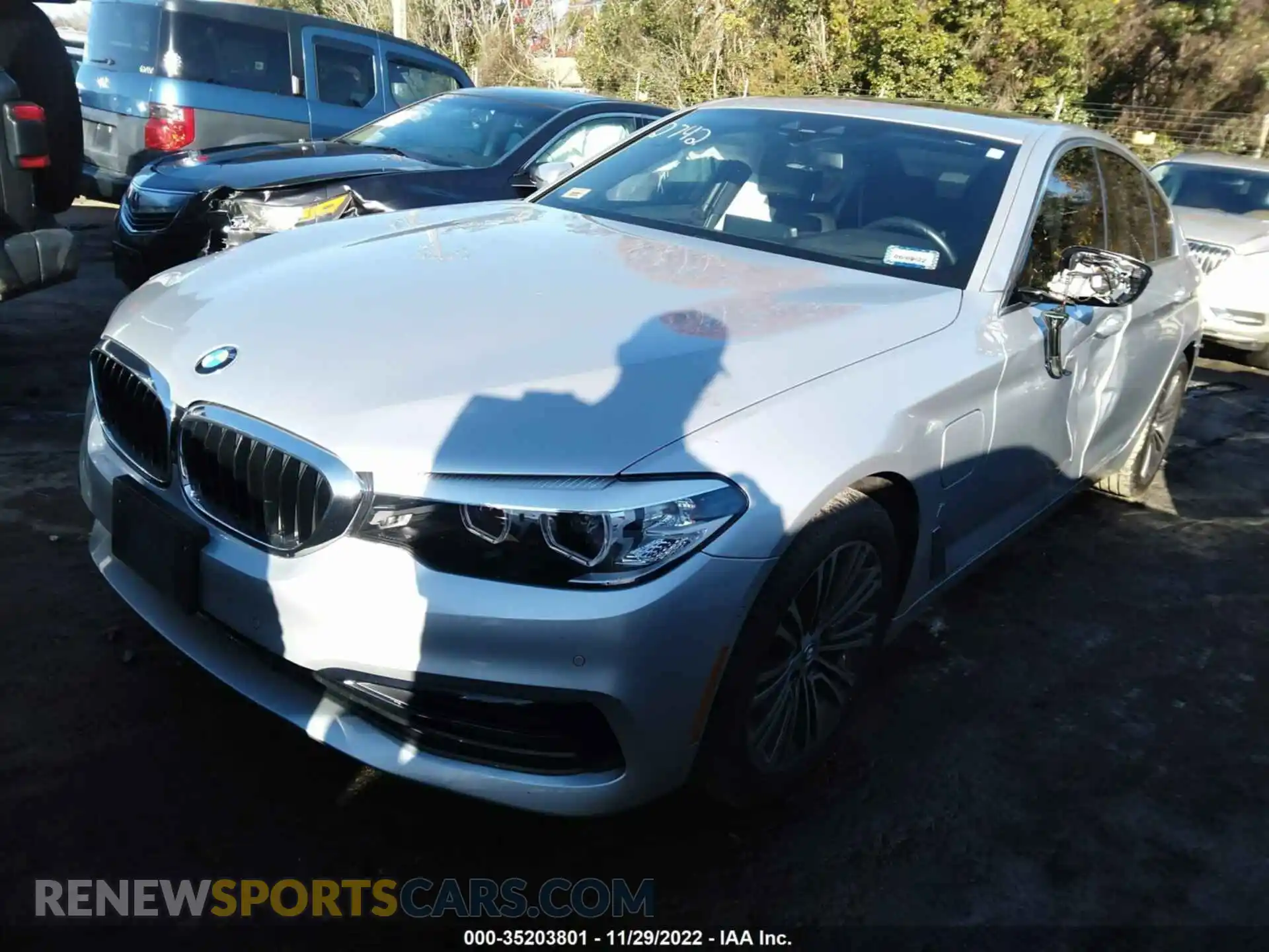 2 Photograph of a damaged car WBAJA9C54KB392742 BMW 5 SERIES 2019