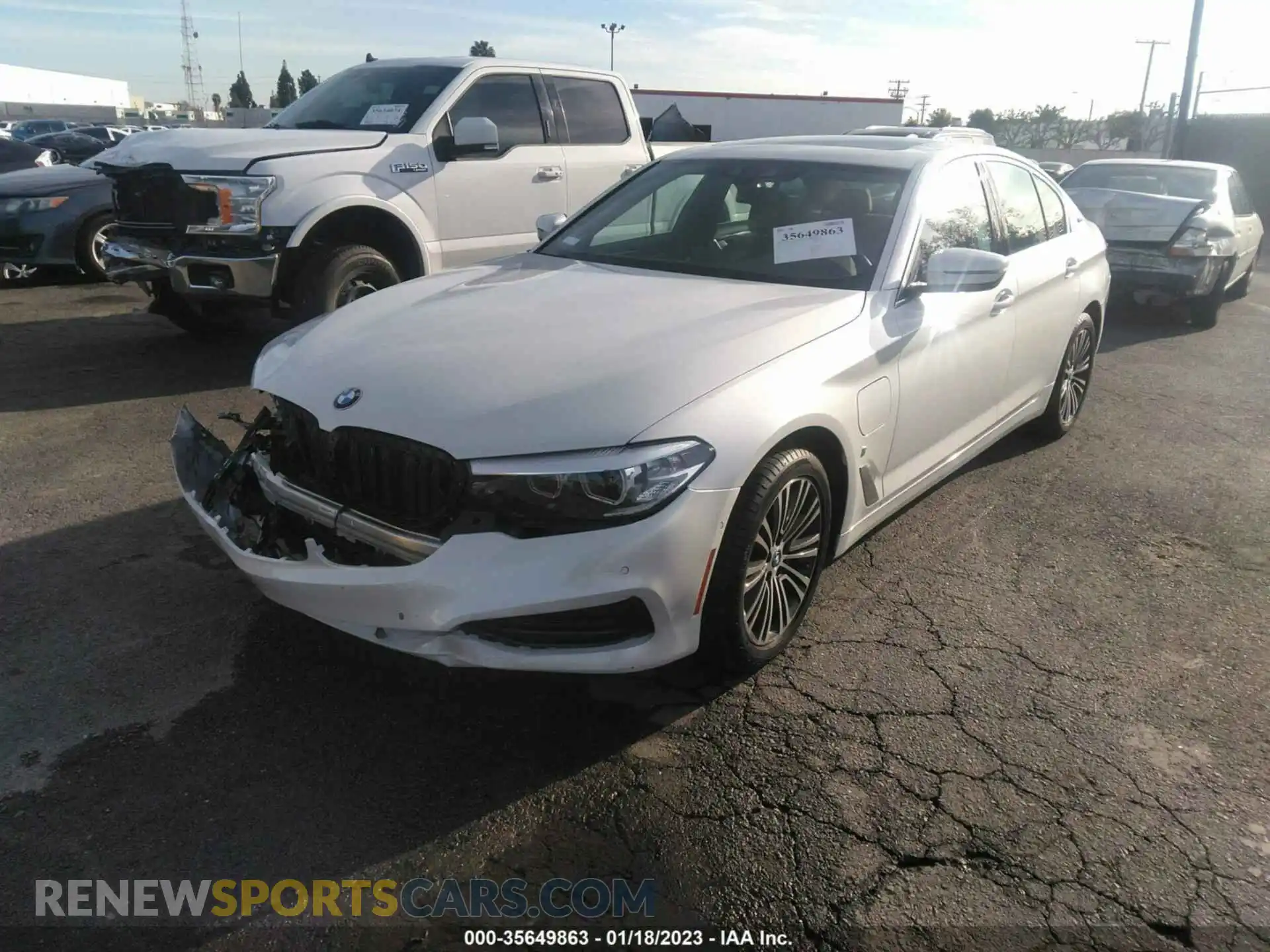 2 fotografías del automóvil dañado WBAJA9C55KB253817 BMW 5 SERIES 2019