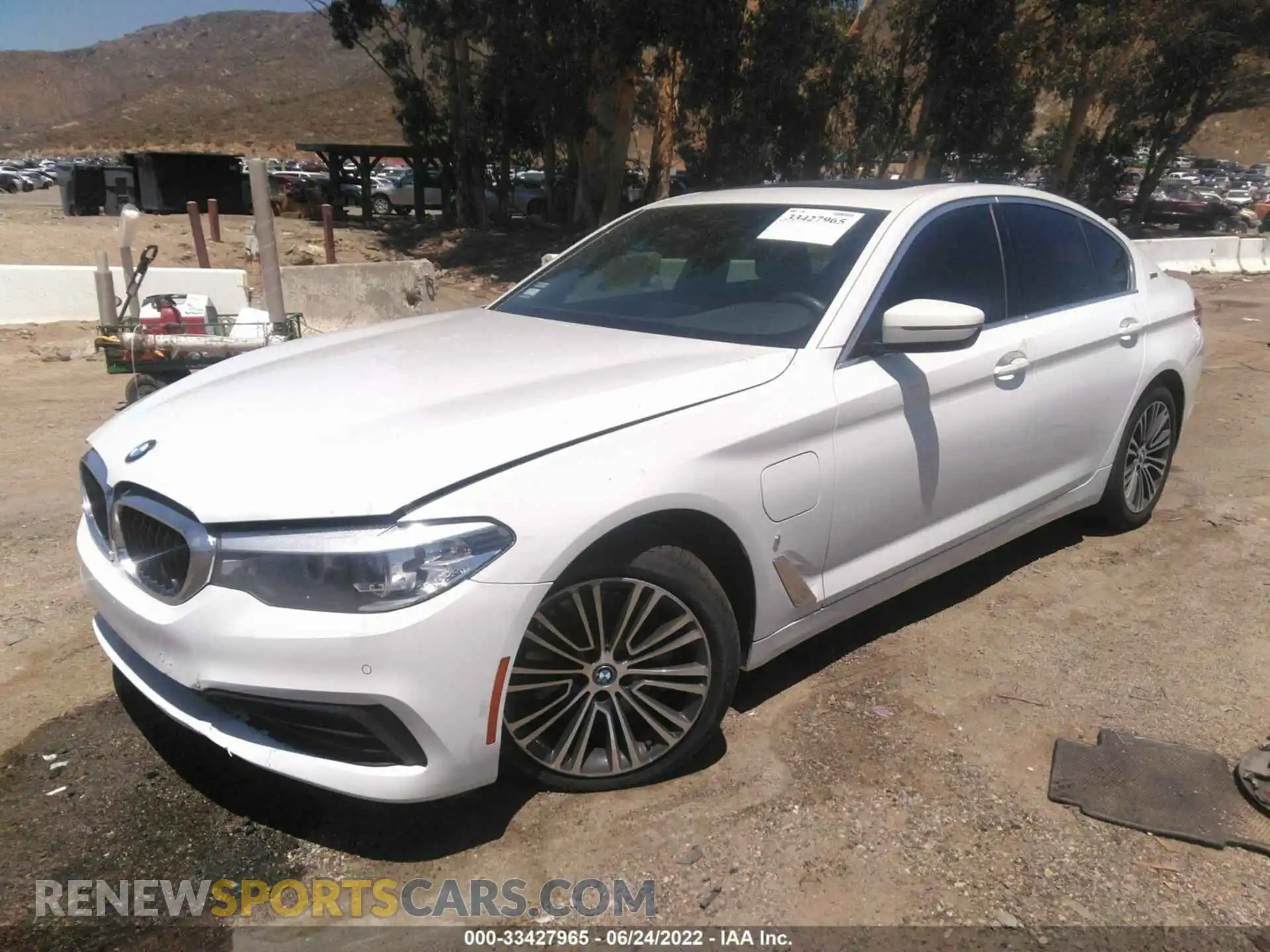 2 Photograph of a damaged car WBAJA9C55KB254899 BMW 5 SERIES 2019