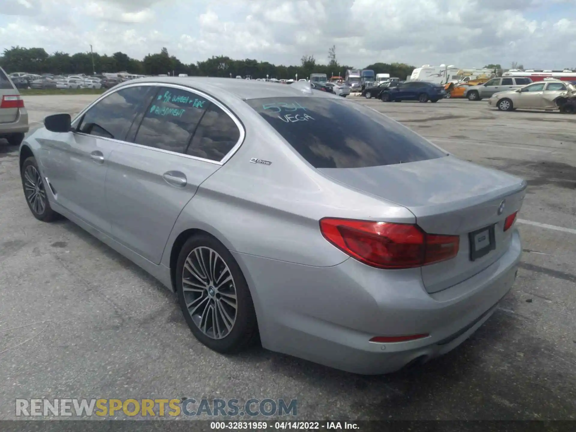 3 fotografías del automóvil dañado WBAJA9C56KB392435 BMW 5 SERIES 2019