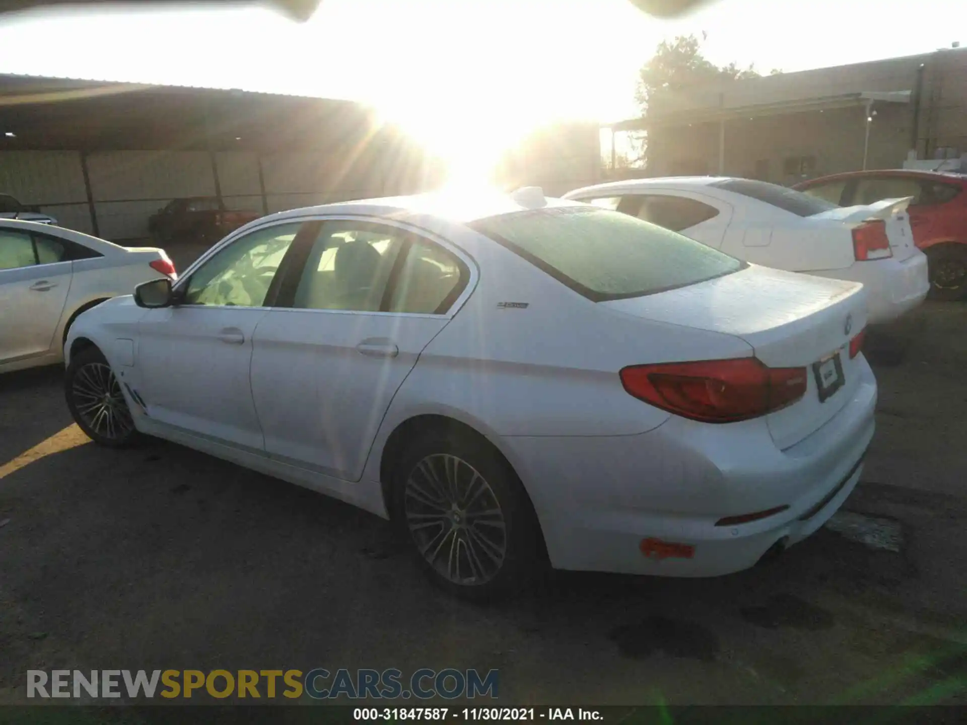 3 Фотография поврежденного автомобиля WBAJA9C56KB393150 BMW 5 SERIES 2019