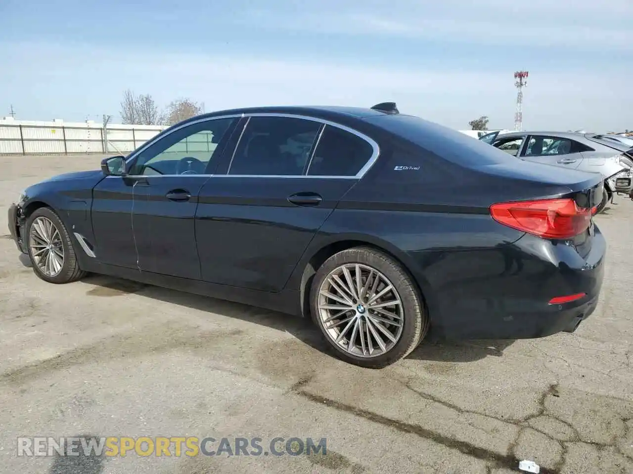 2 Фотография поврежденного автомобиля WBAJA9C57KB254712 BMW 5 SERIES 2019