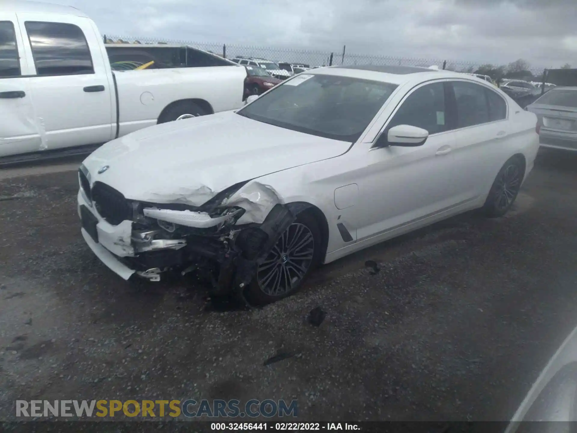 2 Photograph of a damaged car WBAJA9C58KB254945 BMW 5 SERIES 2019