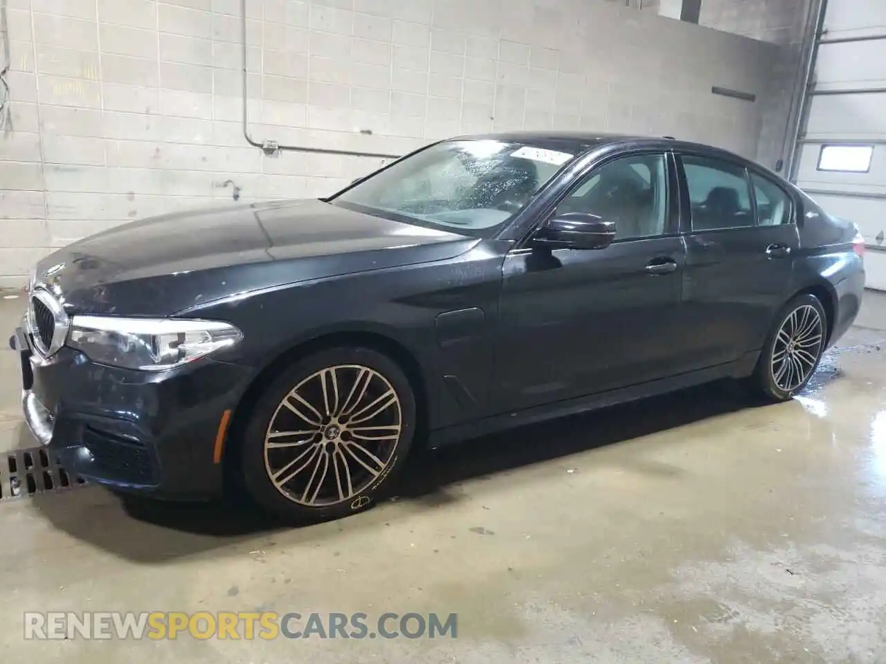 1 Photograph of a damaged car WBAJA9C58KB388774 BMW 5 SERIES 2019