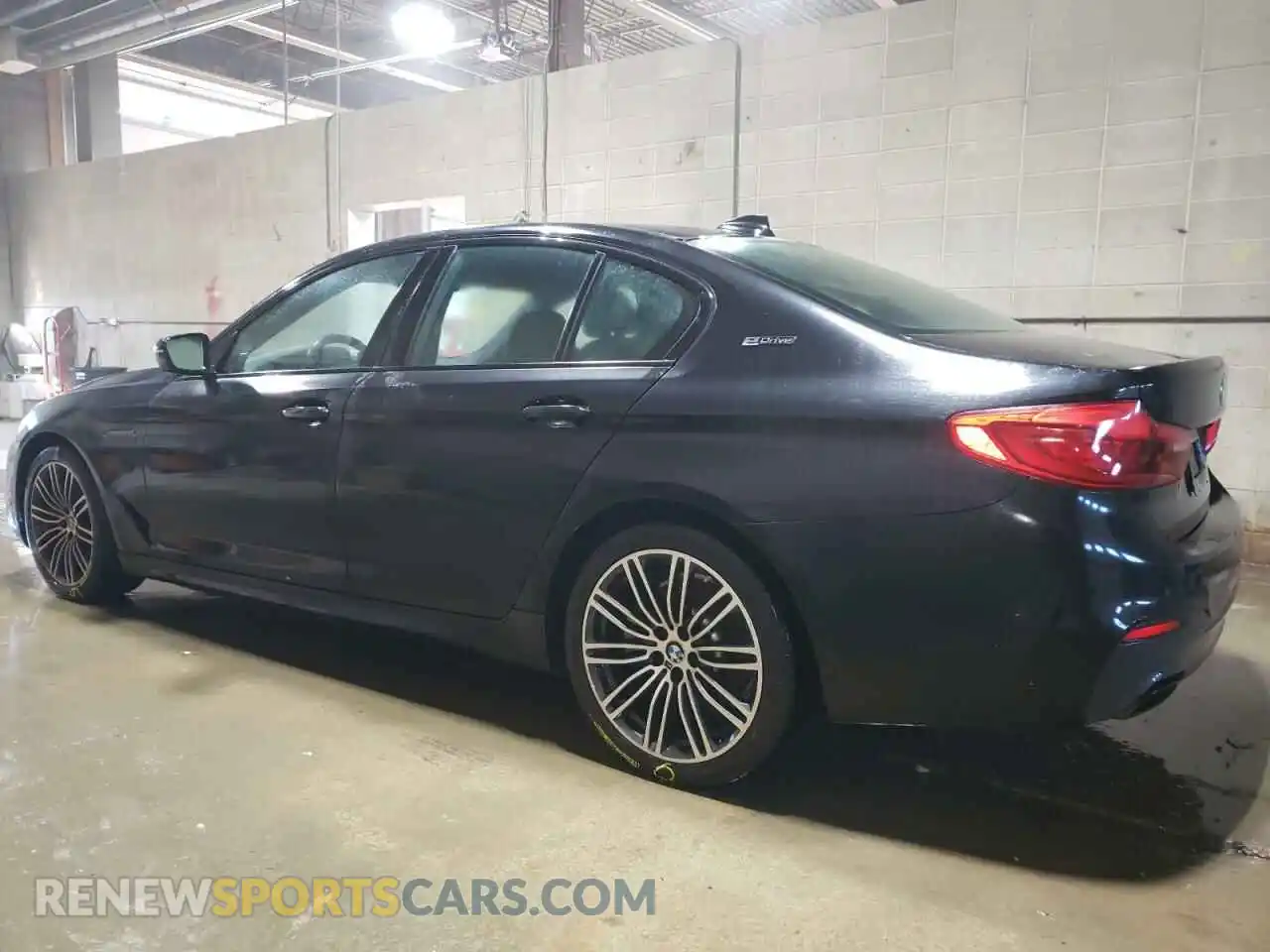 2 Photograph of a damaged car WBAJA9C58KB388774 BMW 5 SERIES 2019