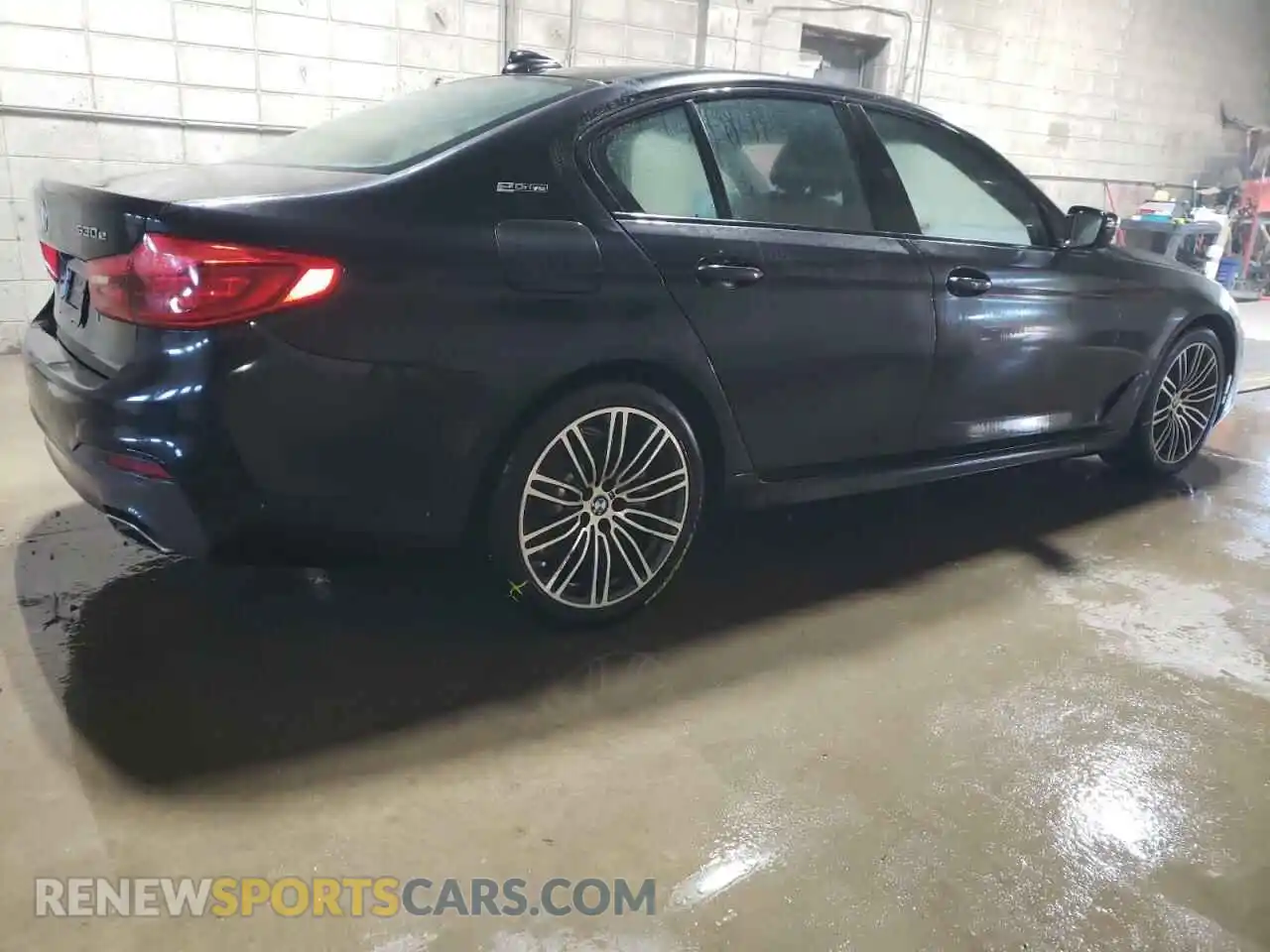 3 Photograph of a damaged car WBAJA9C58KB388774 BMW 5 SERIES 2019