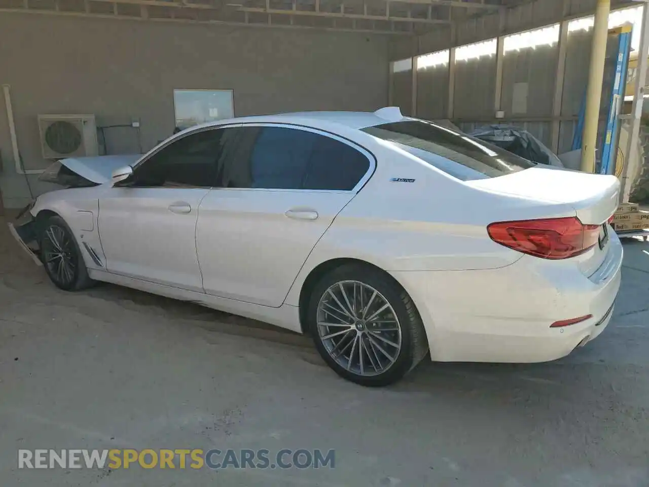 2 Photograph of a damaged car WBAJA9C58KB393778 BMW 5 SERIES 2019