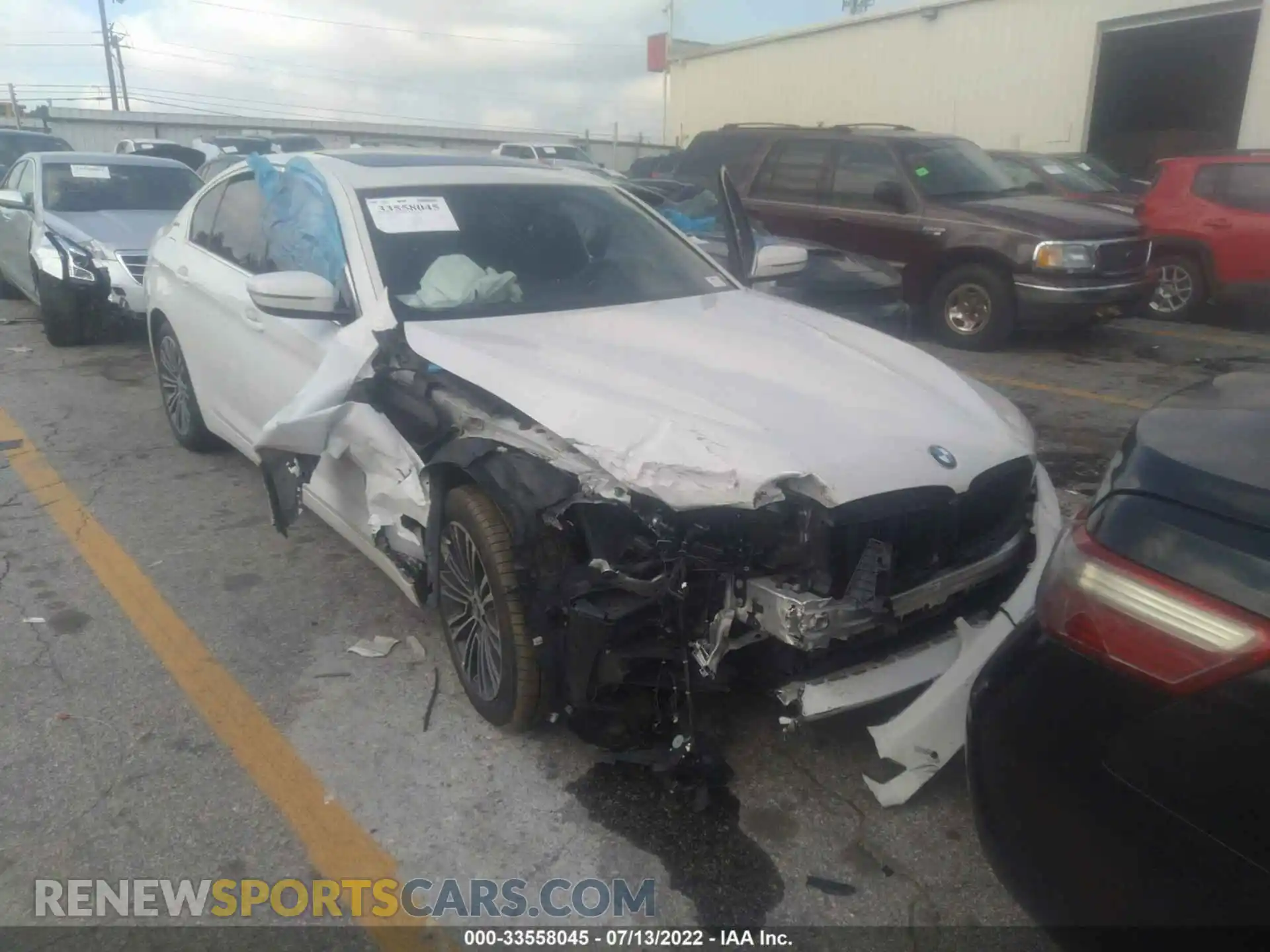 1 Photograph of a damaged car WBAJA9C5XKB254381 BMW 5 SERIES 2019