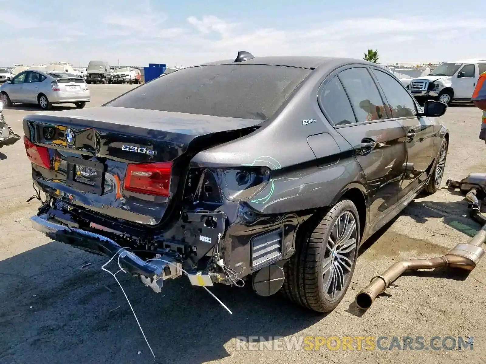 4 Photograph of a damaged car WBAJB1C50KB376648 BMW 5 SERIES 2019