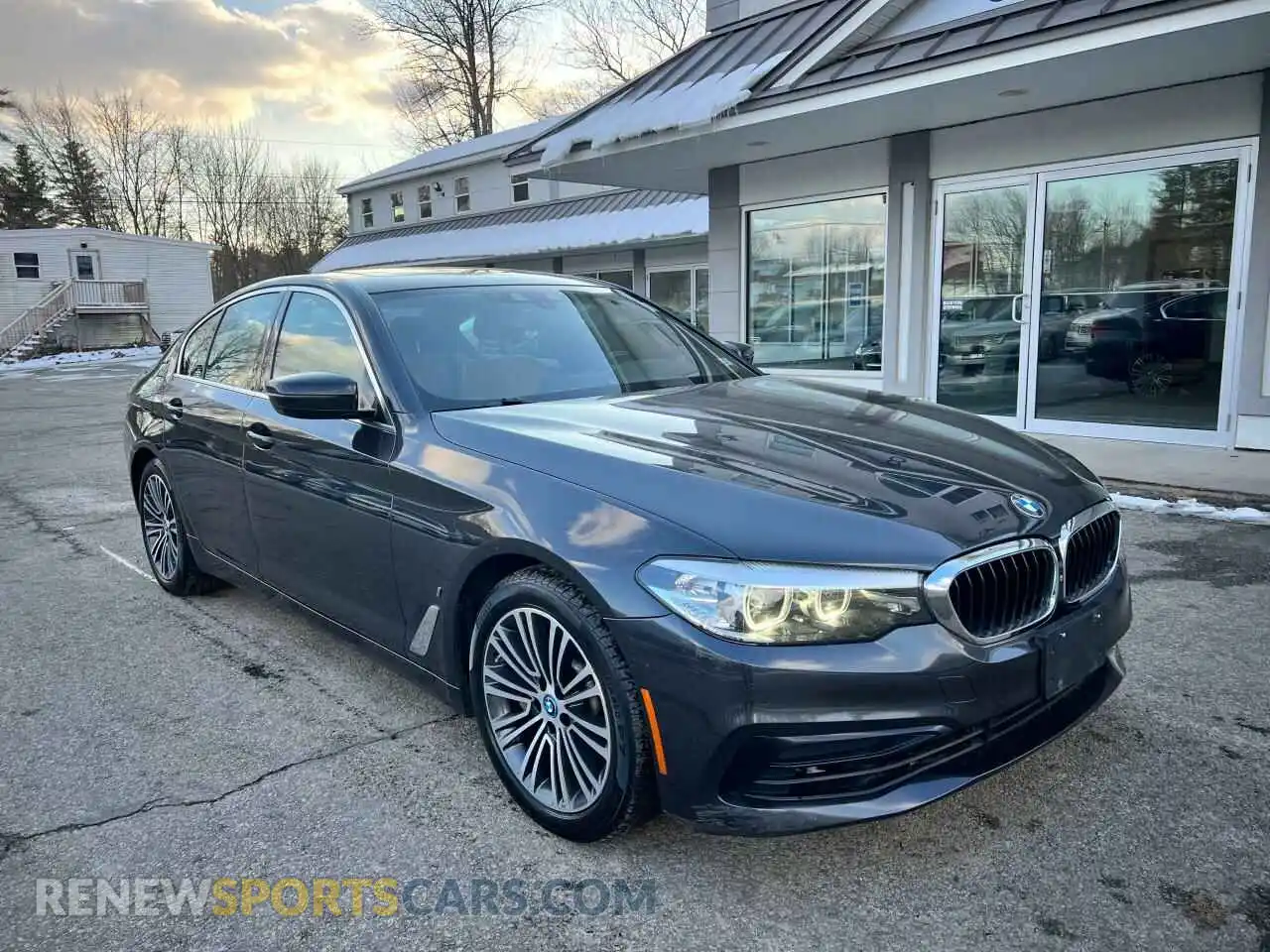 1 Photograph of a damaged car WBAJB1C51KB375492 BMW 5 SERIES 2019