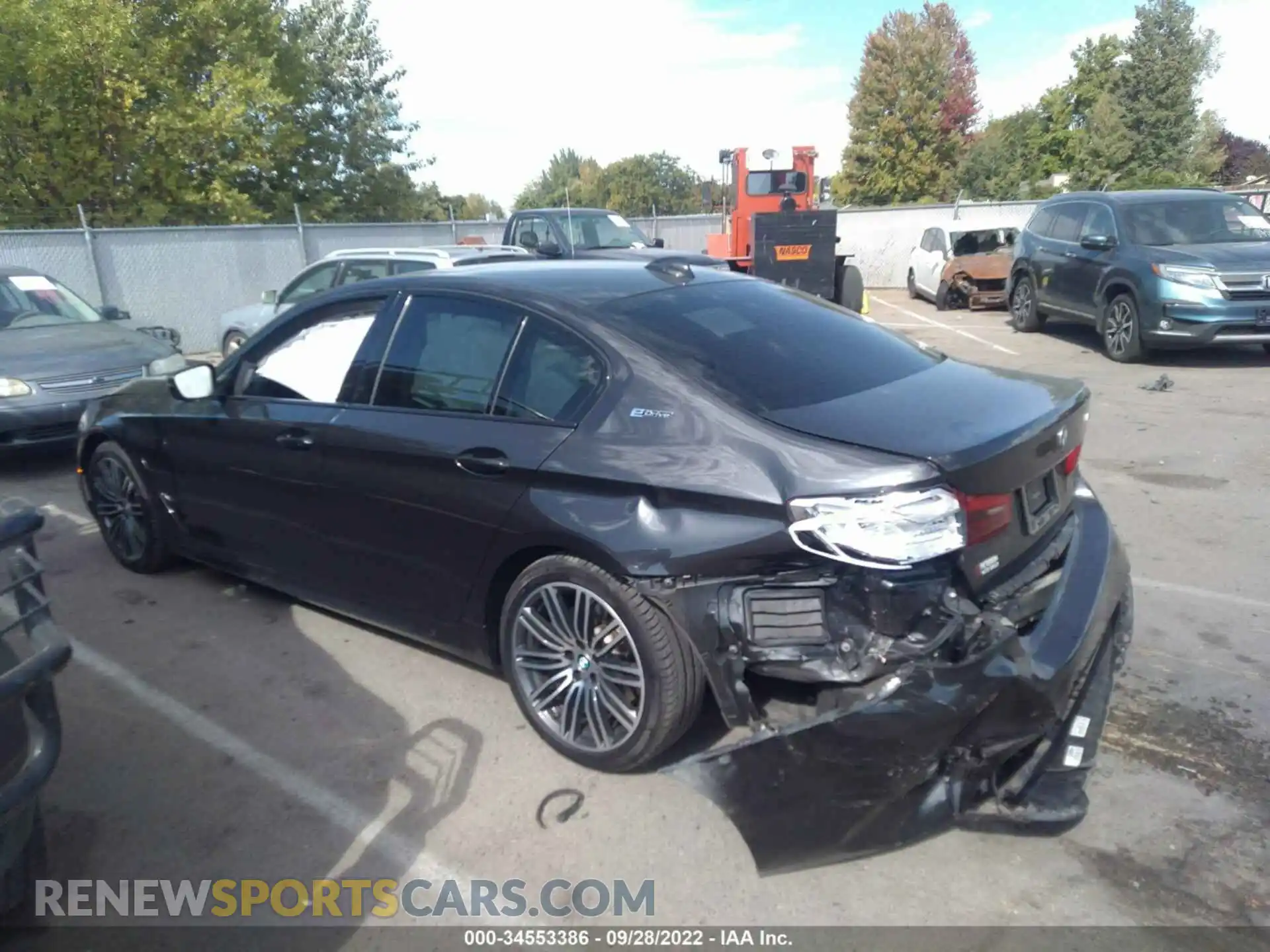 3 Photograph of a damaged car WBAJB1C51KB376593 BMW 5 SERIES 2019