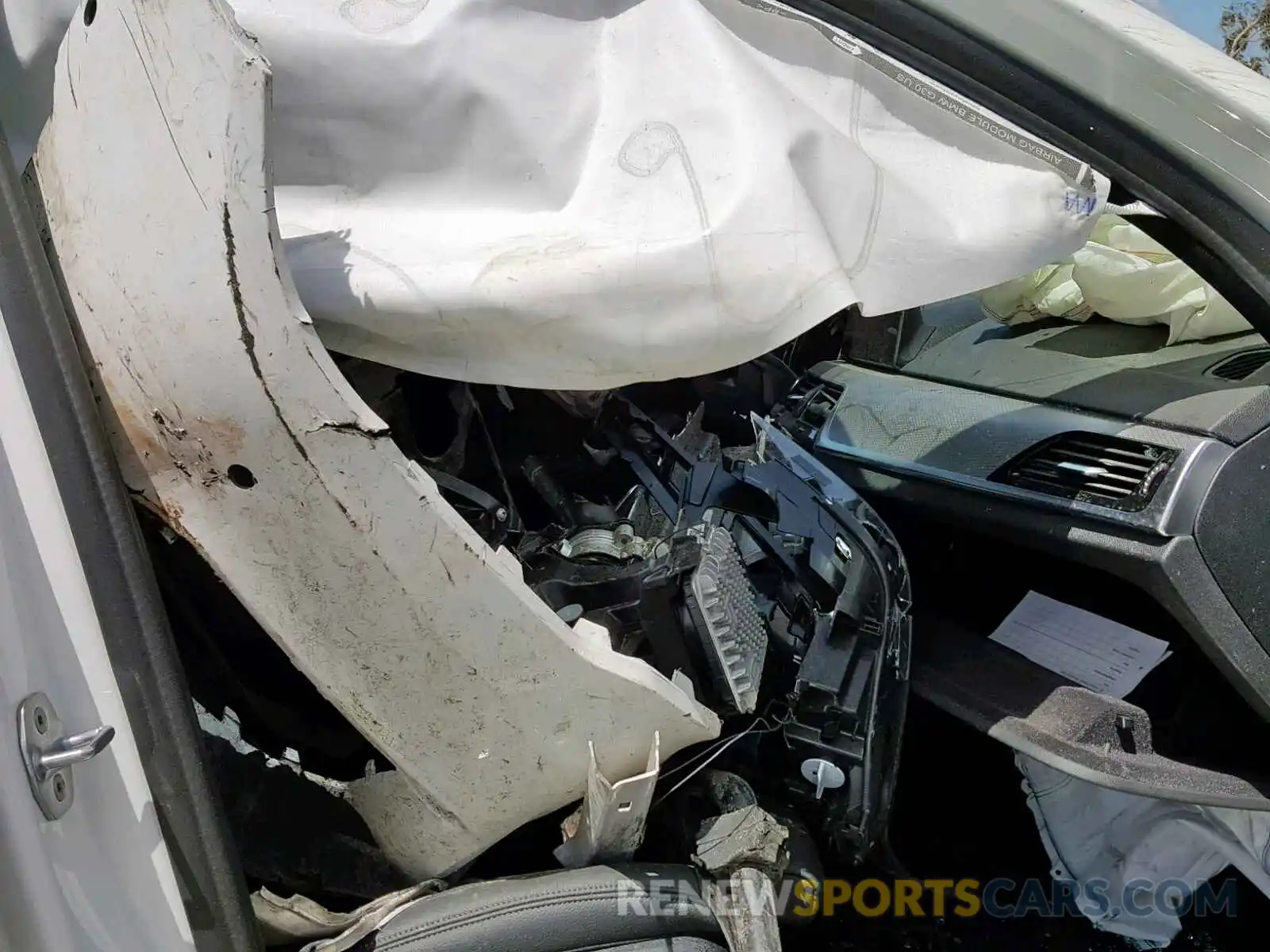 5 Photograph of a damaged car WBAJE5C51KWW13428 BMW 5 SERIES 2019
