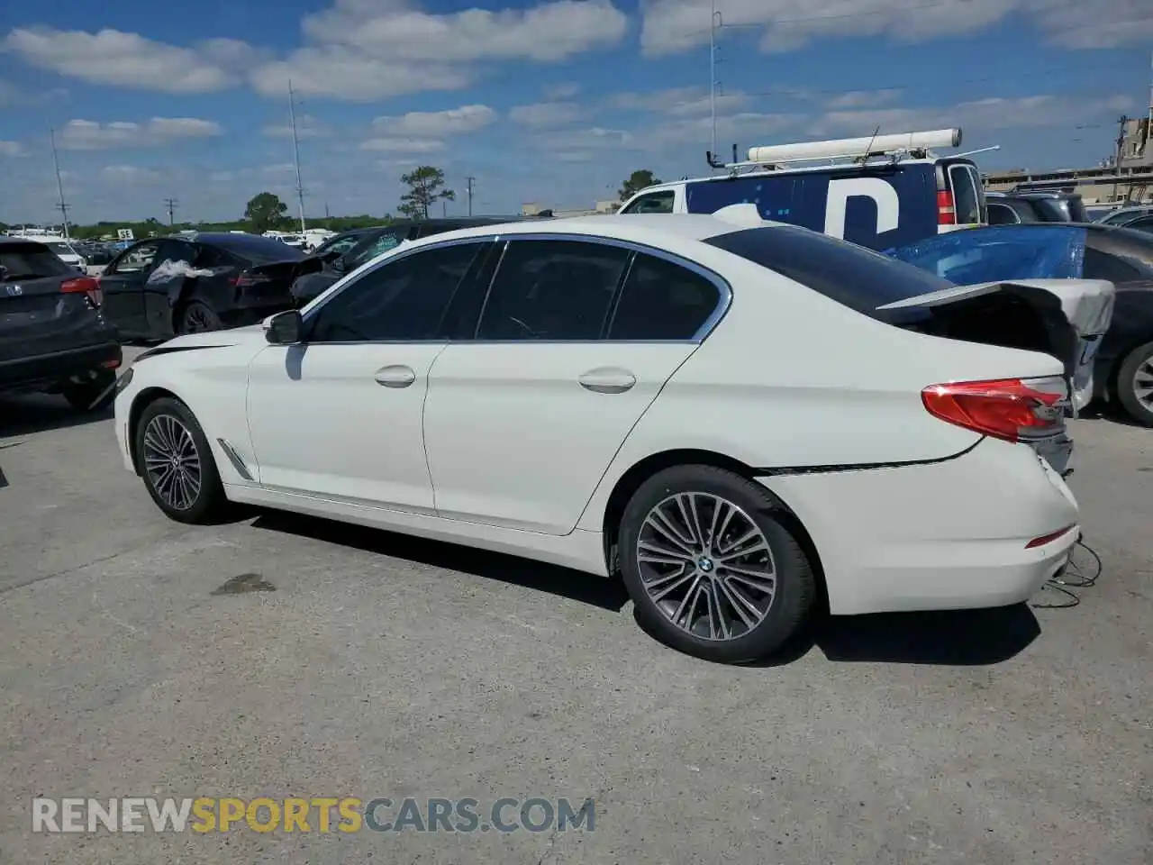 2 Photograph of a damaged car WBAJE5C56KWW17040 BMW 5 SERIES 2019