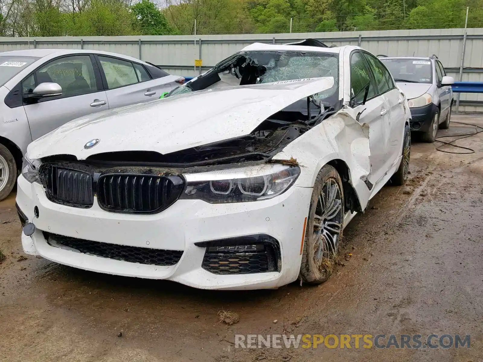 2 Photograph of a damaged car WBAJE7C52KWD55533 BMW 5 SERIES 2019