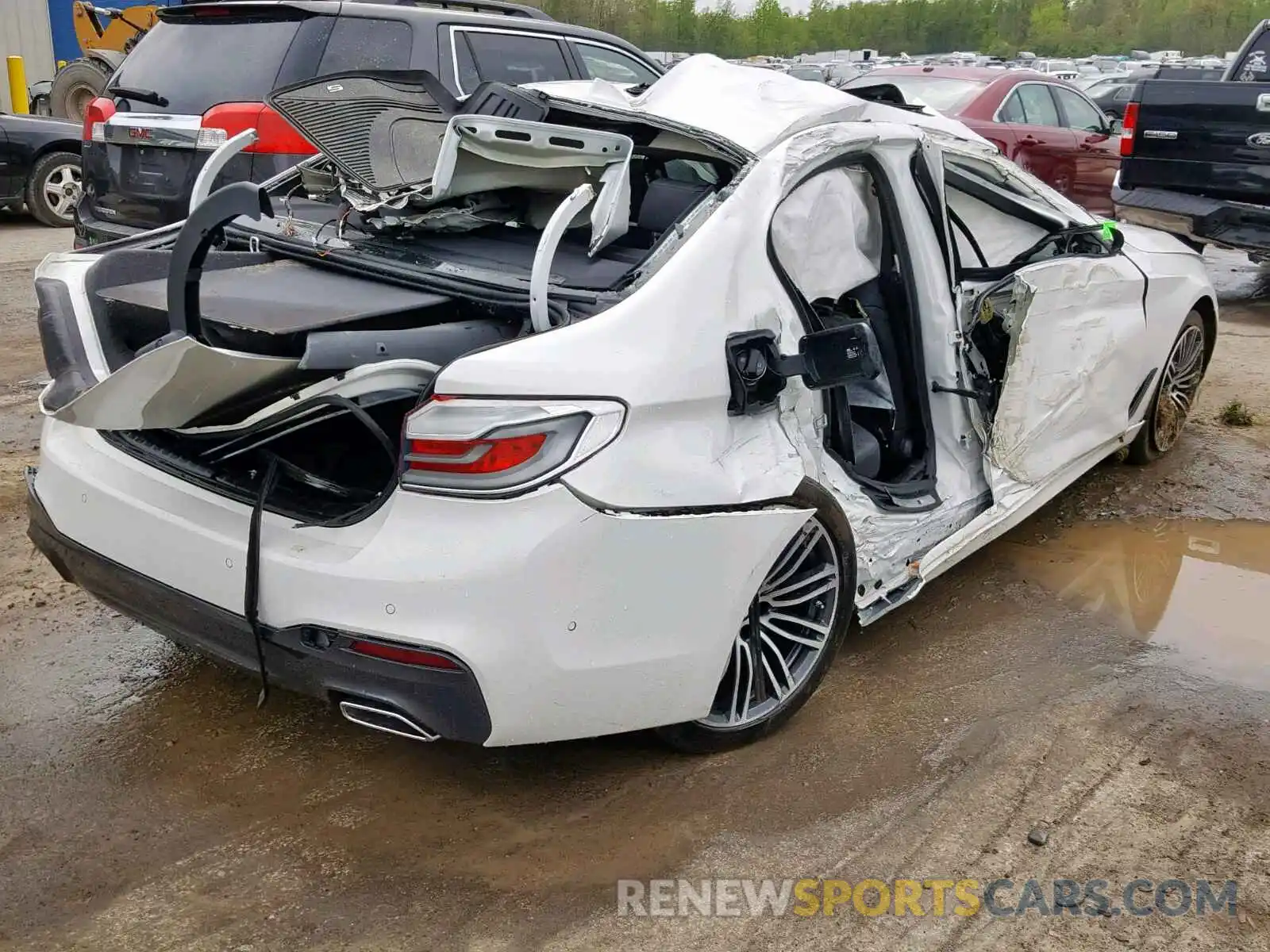 4 Photograph of a damaged car WBAJE7C52KWD55533 BMW 5 SERIES 2019