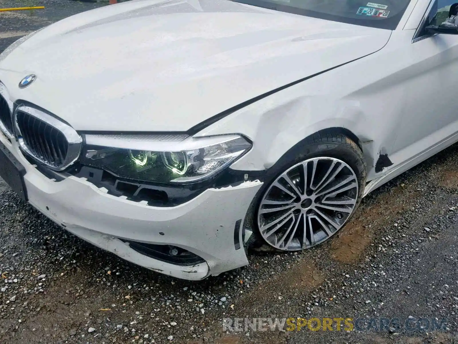 9 Photograph of a damaged car WBAJE7C57KWW12652 BMW 5 SERIES 2019