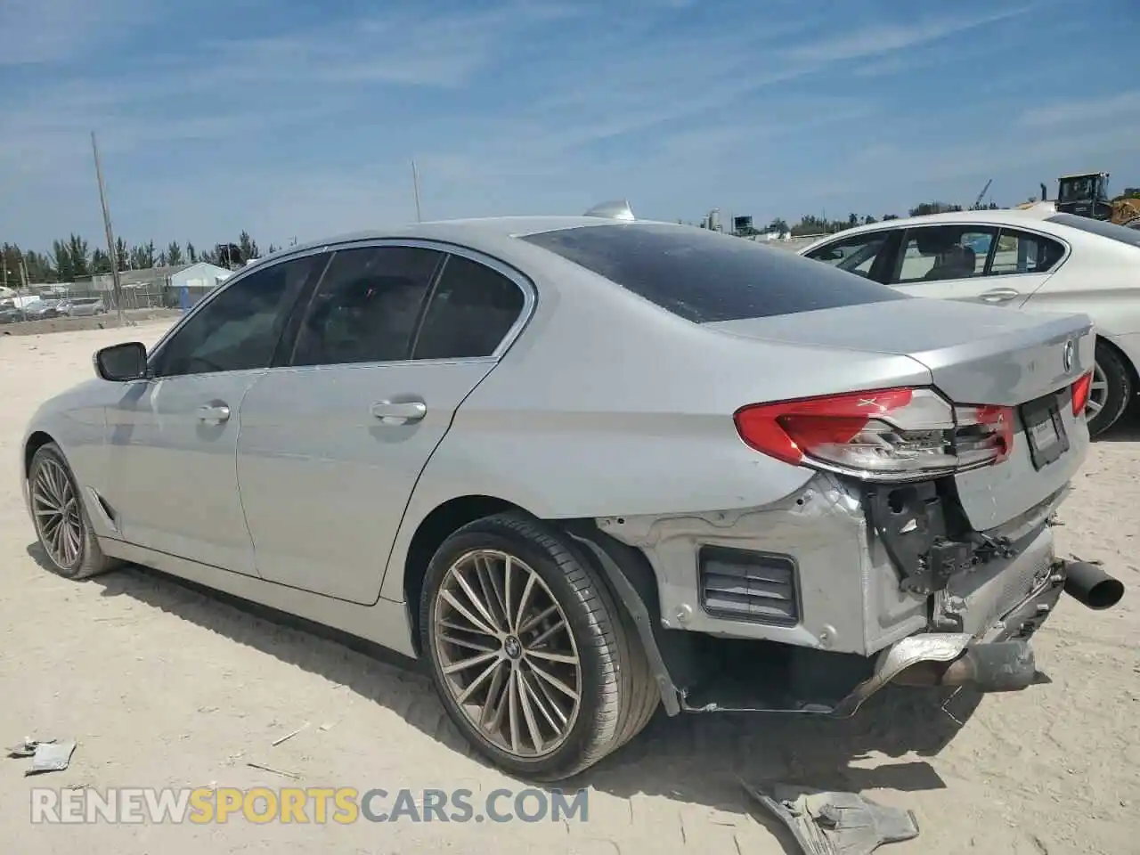 2 Фотография поврежденного автомобиля WBAJR3C08LCD58859 BMW 5 SERIES 2020