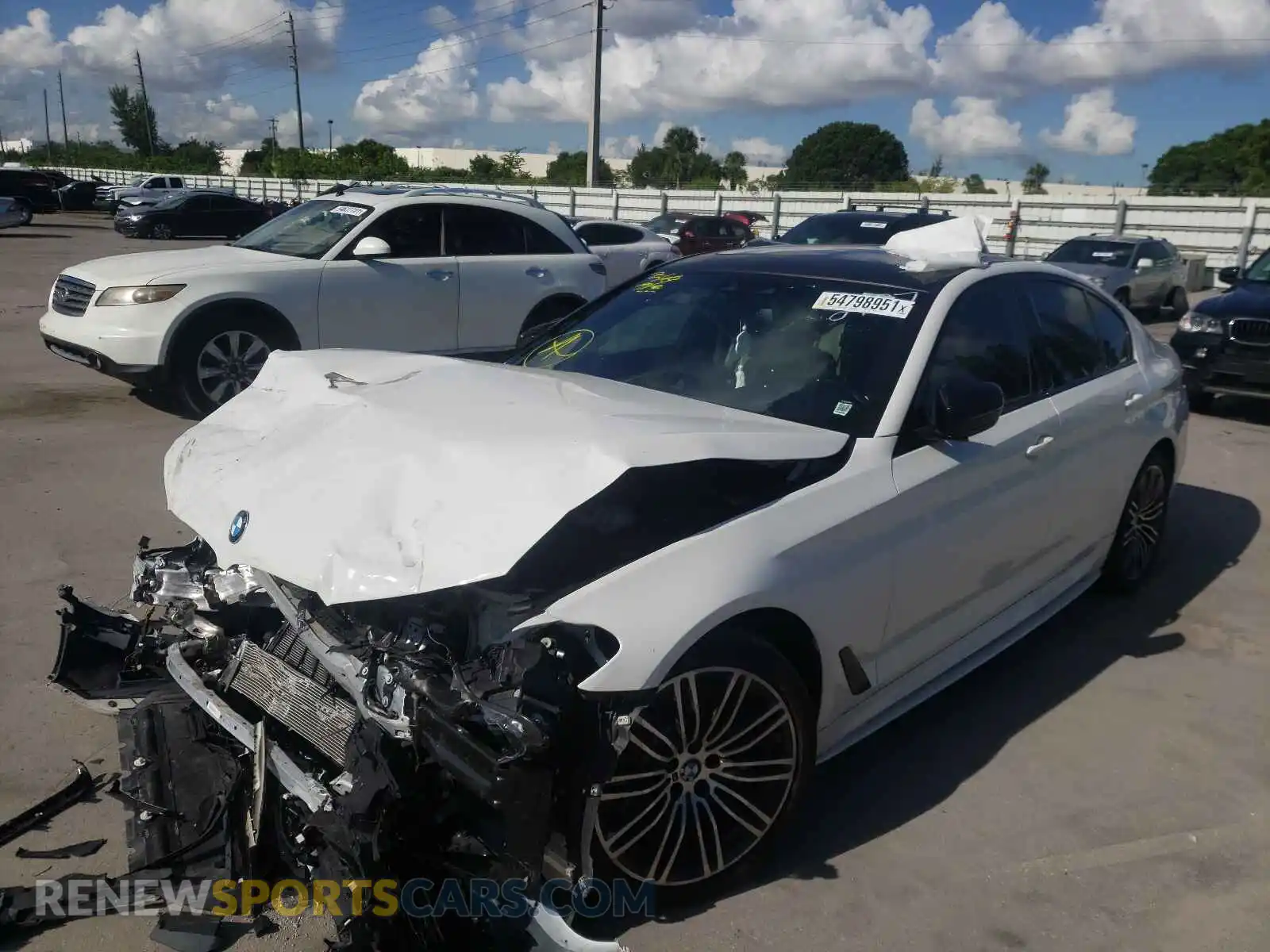 2 fotografías del automóvil dañado WBAJR3C0XLWW62707 BMW 5 SERIES 2020