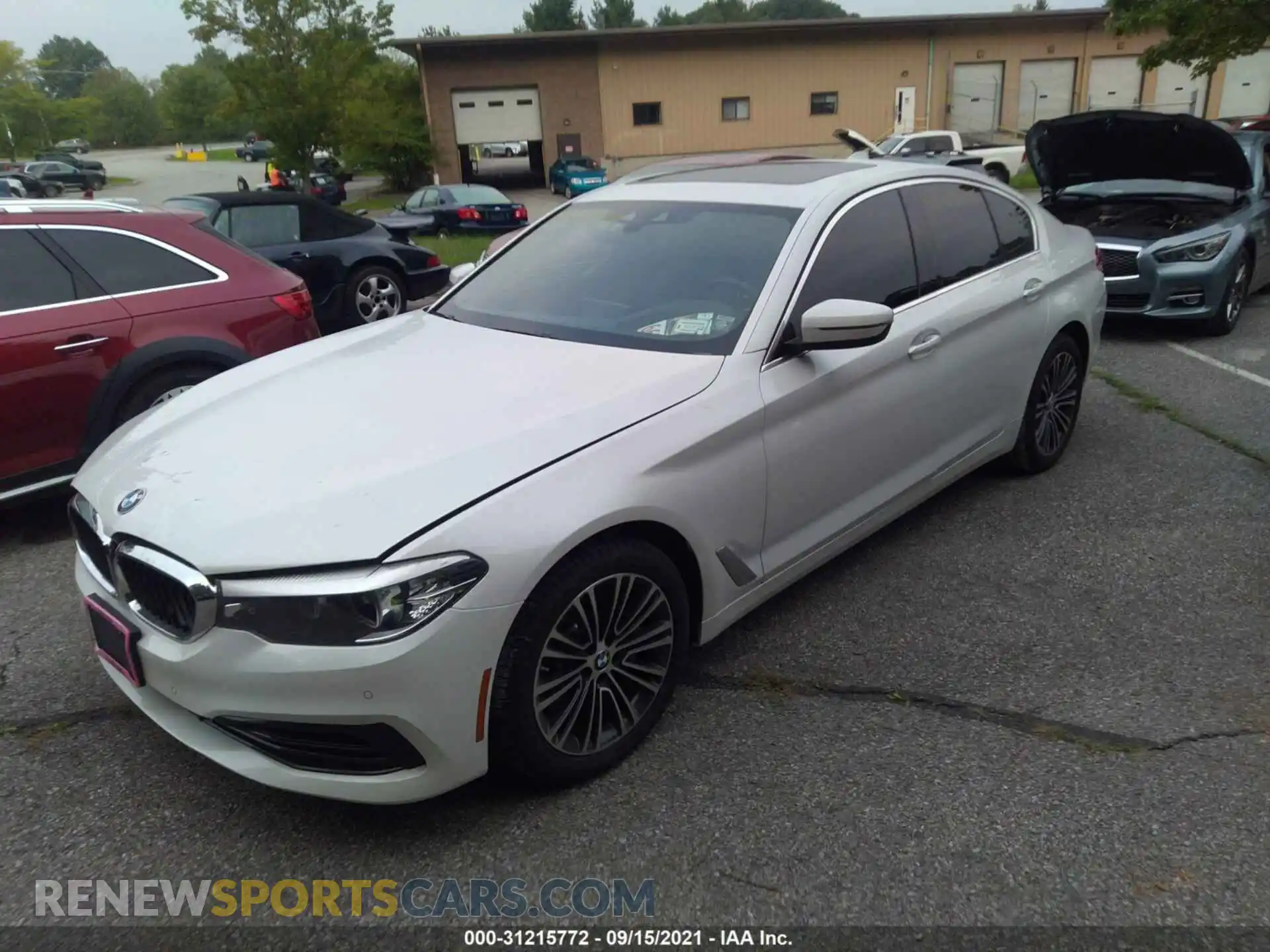 2 fotografías del automóvil dañado WBAJR7C06LWW67636 BMW 5 SERIES 2020
