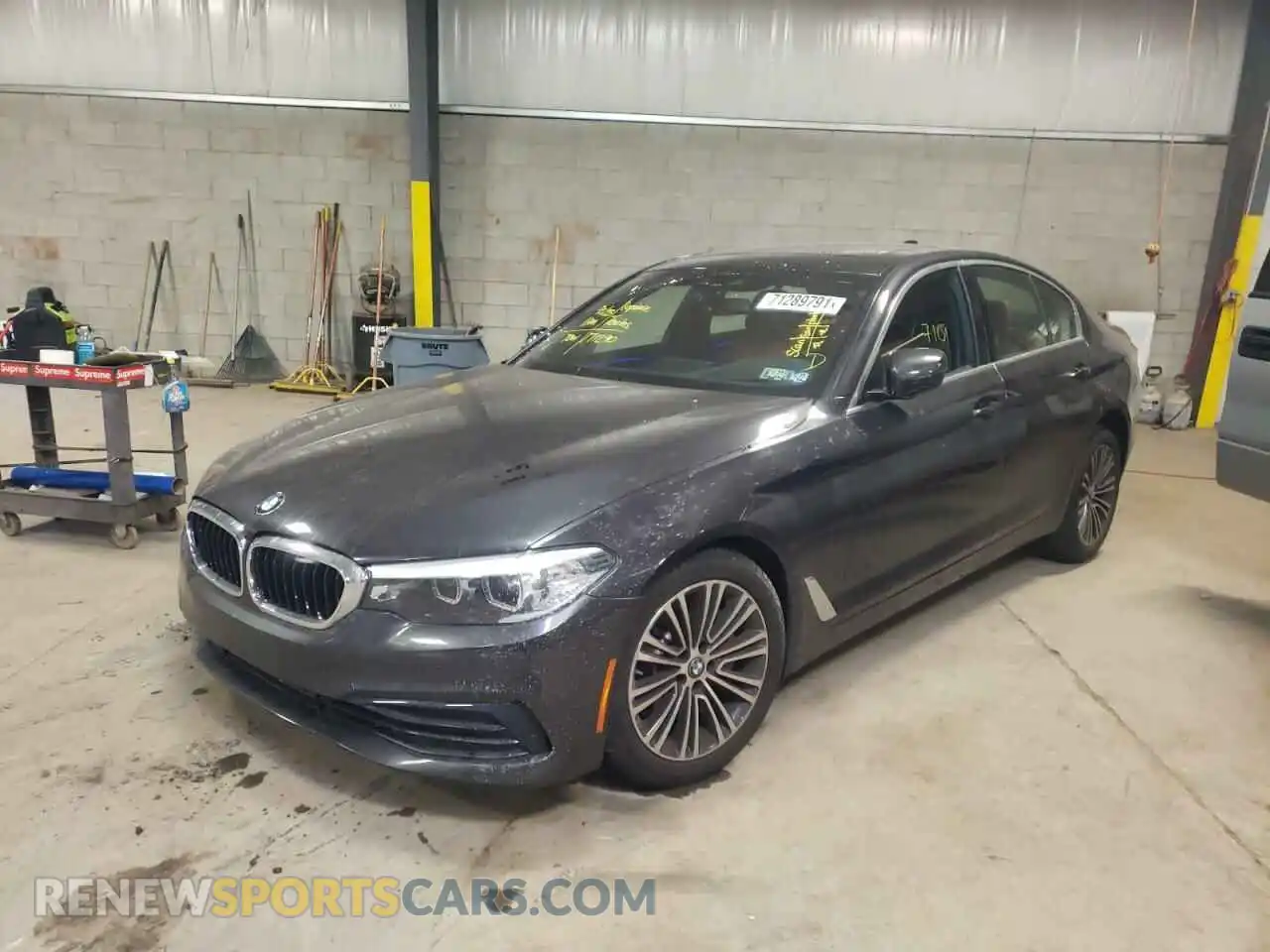 2 Photograph of a damaged car WBAJR7C07LWW65619 BMW 5 SERIES 2020