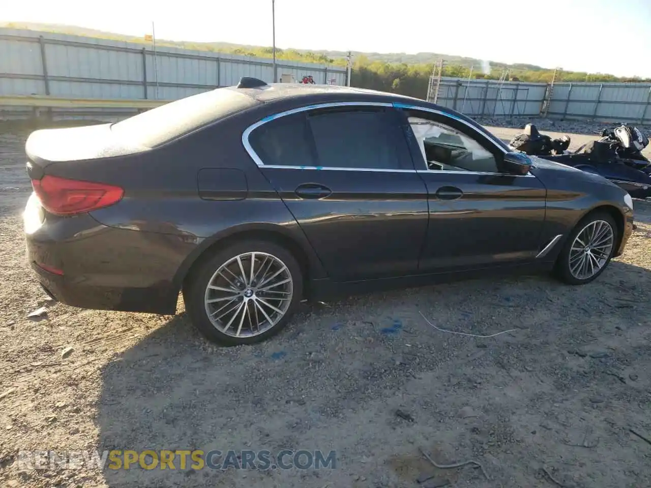 3 Фотография поврежденного автомобиля WBAJS3C0XLWW74215 BMW 5 SERIES 2020