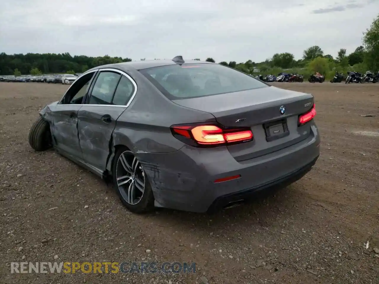 3 fotografías del automóvil dañado WBA13BJ00MCF08608 BMW 5 SERIES 2021