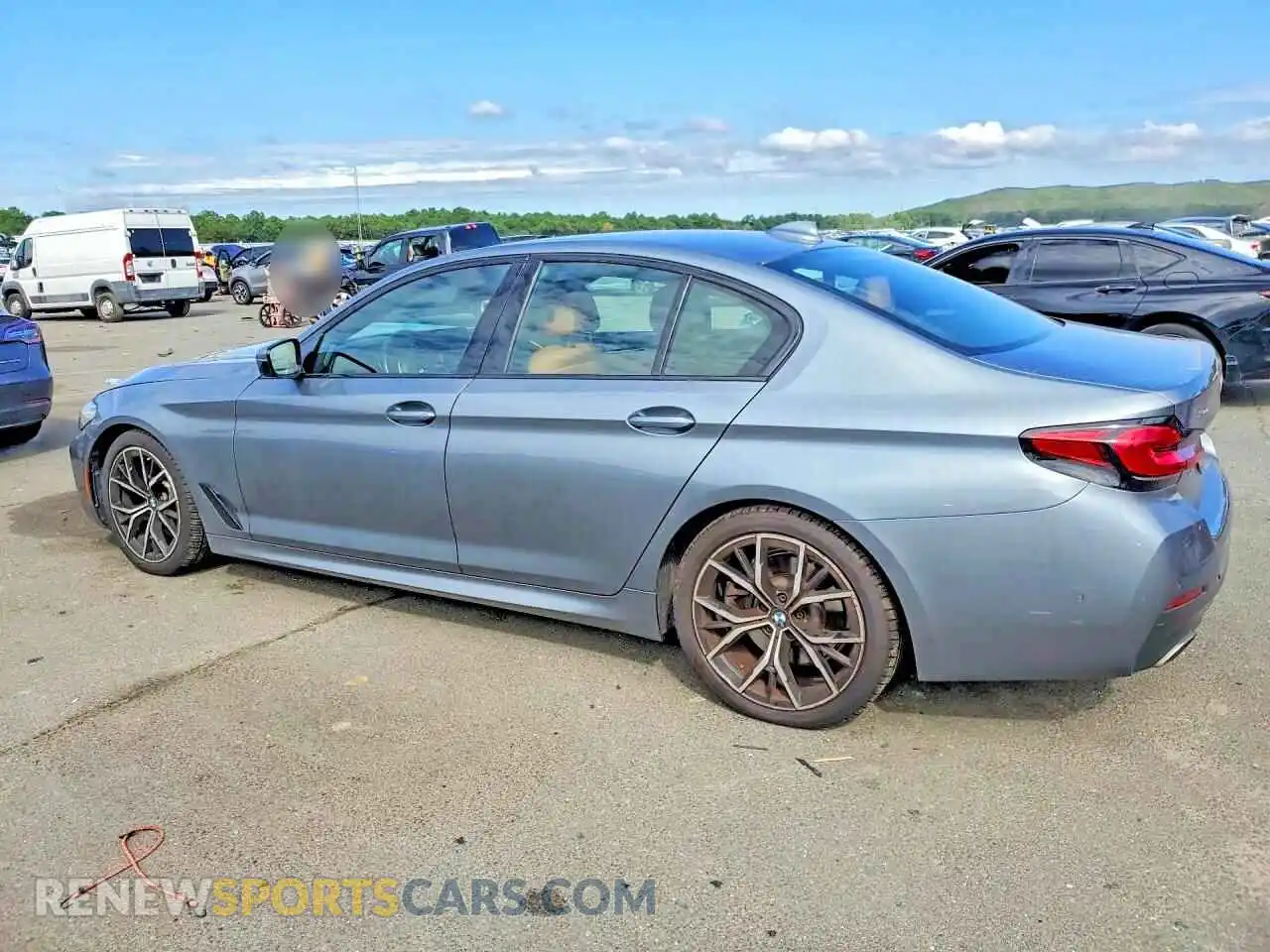 2 fotografías del automóvil dañado WBA13BJ01MWX34619 BMW 5 SERIES 2021