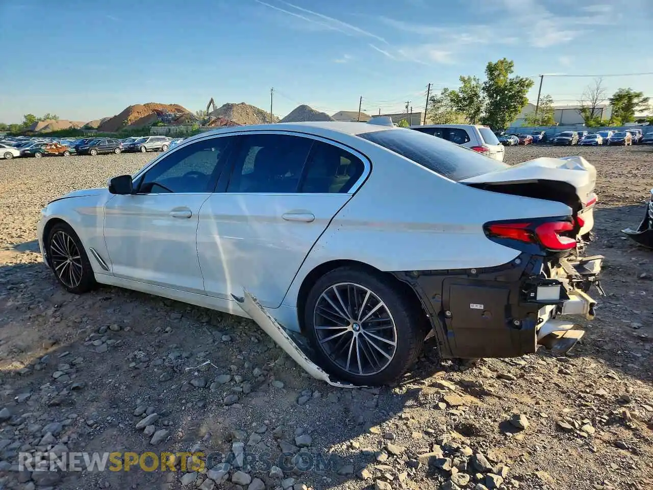 2 fotografías del automóvil dañado WBA13BJ04MCF81027 BMW 5 SERIES 2021