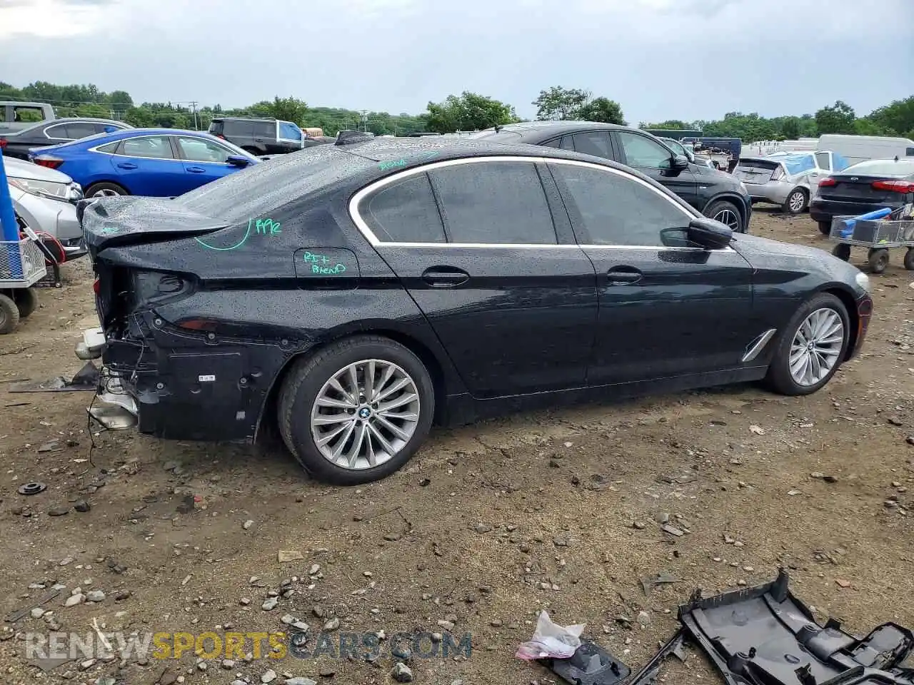 3 Фотография поврежденного автомобиля WBA13BJ05MCF90531 BMW 5 SERIES 2021