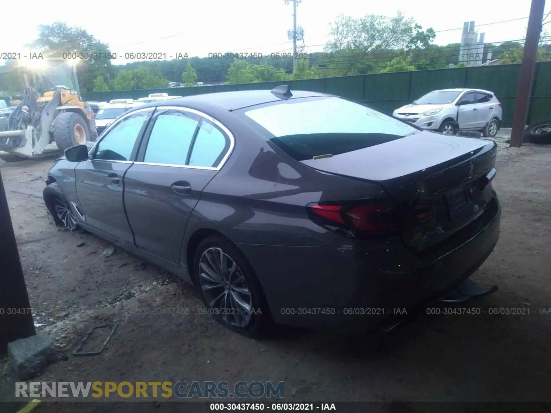 3 Фотография поврежденного автомобиля WBA13BJ07MCF49348 BMW 5 SERIES 2021