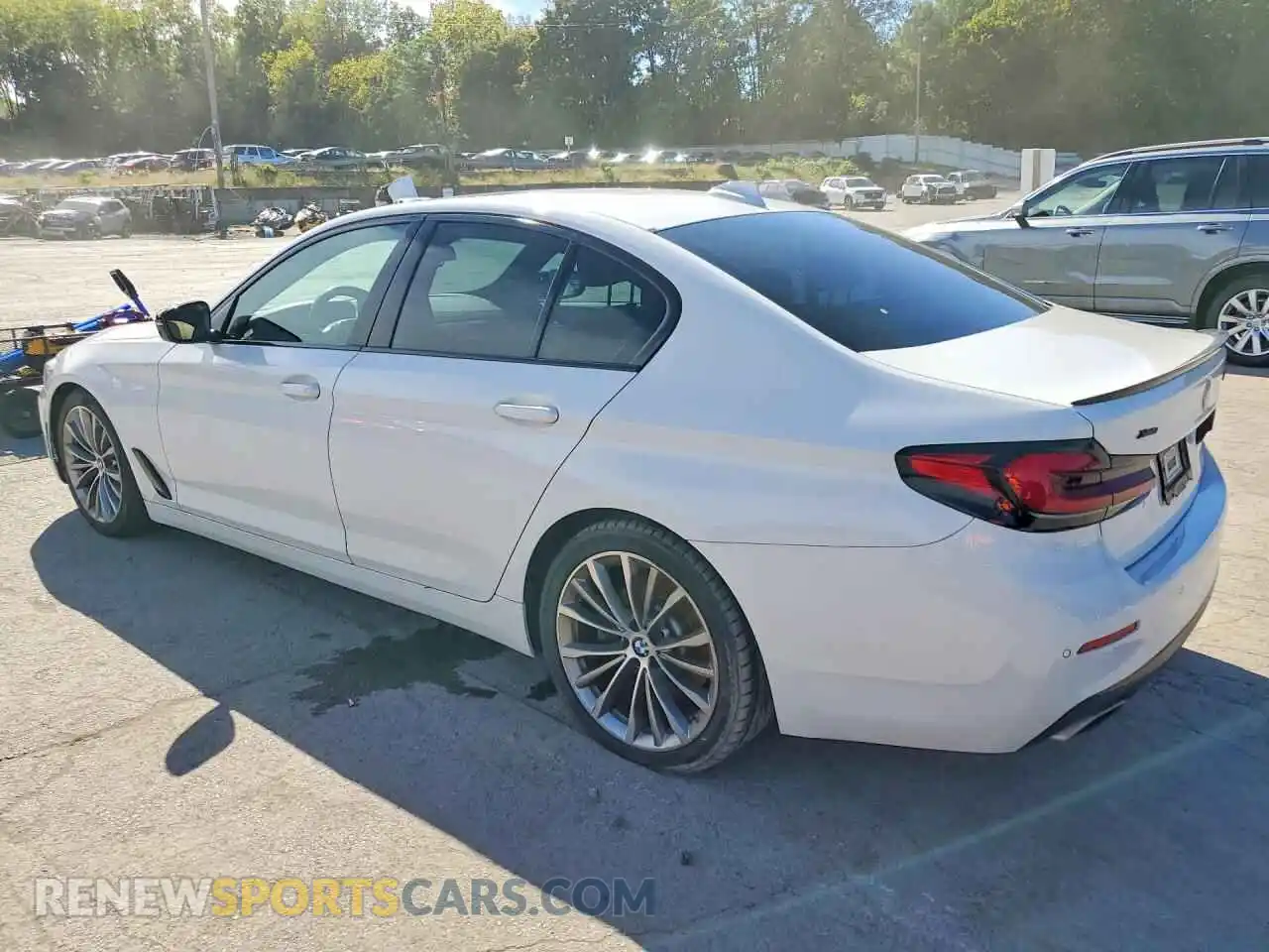 2 Фотография поврежденного автомобиля WBA13BJ0XMCF33242 BMW 5 SERIES 2021