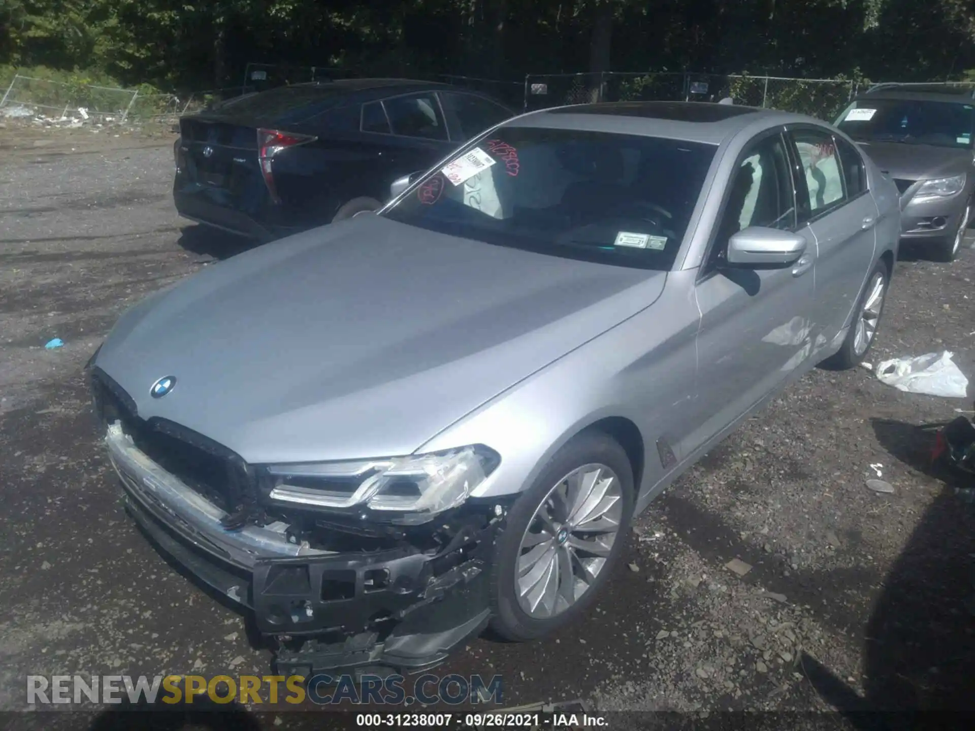 2 Фотография поврежденного автомобиля WBA13BJ0XMWX13266 BMW 5 SERIES 2021