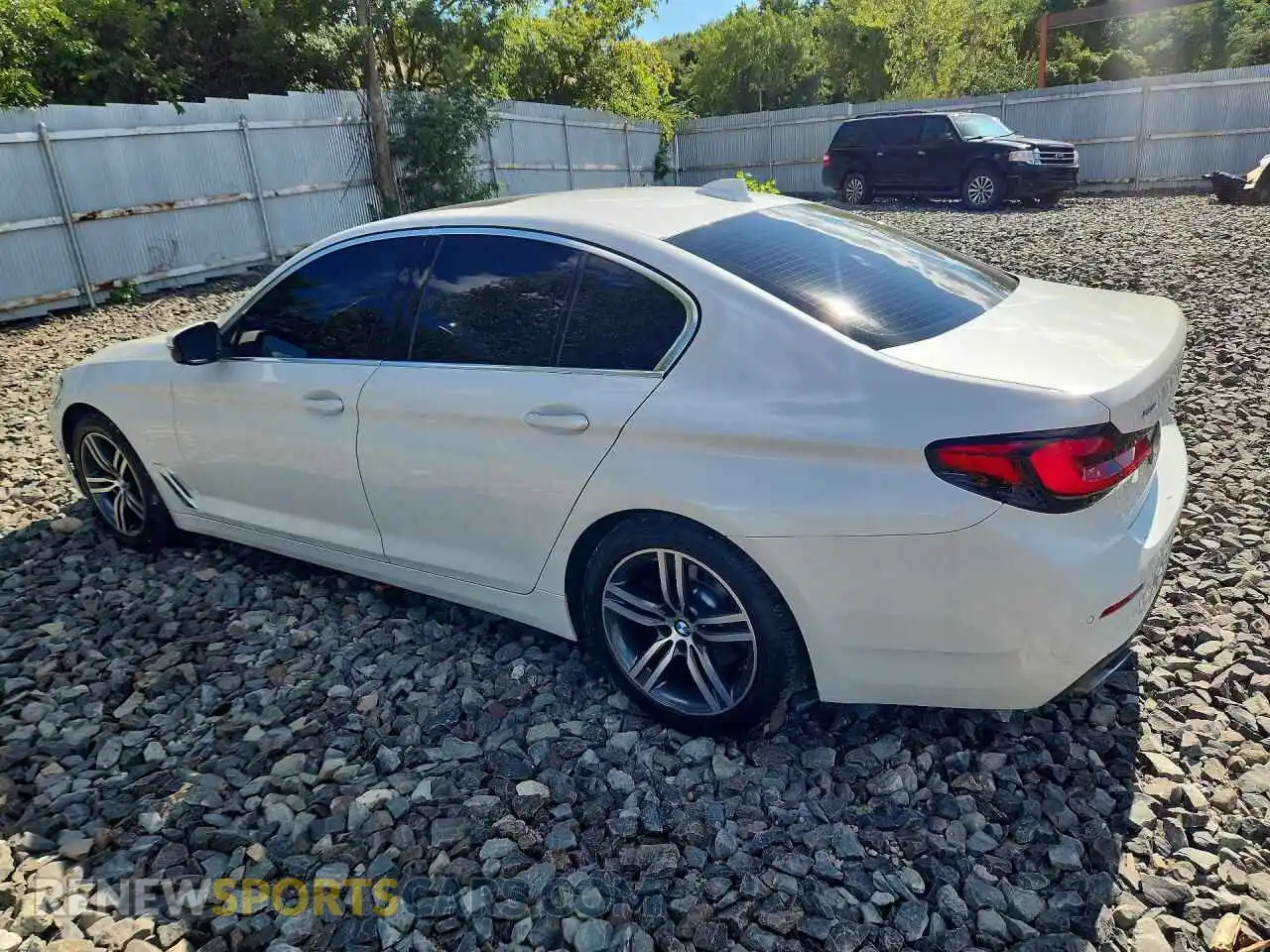2 fotografías del automóvil dañado WBA13BJ0XMWX18998 BMW 5 SERIES 2021