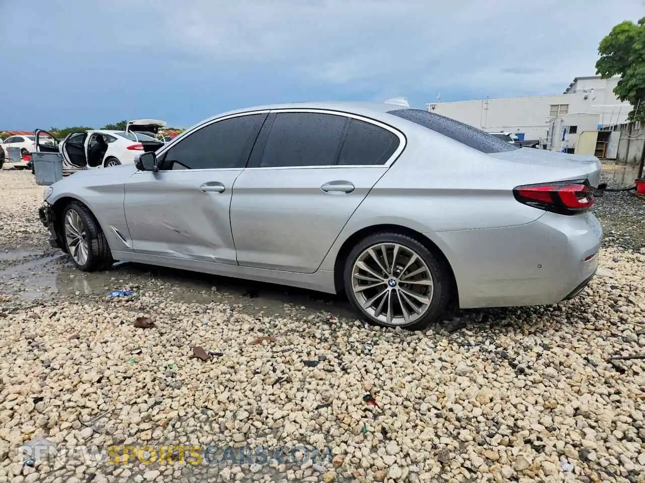 2 fotografías del automóvil dañado WBA53BH02MWX08005 BMW 5 SERIES 2021