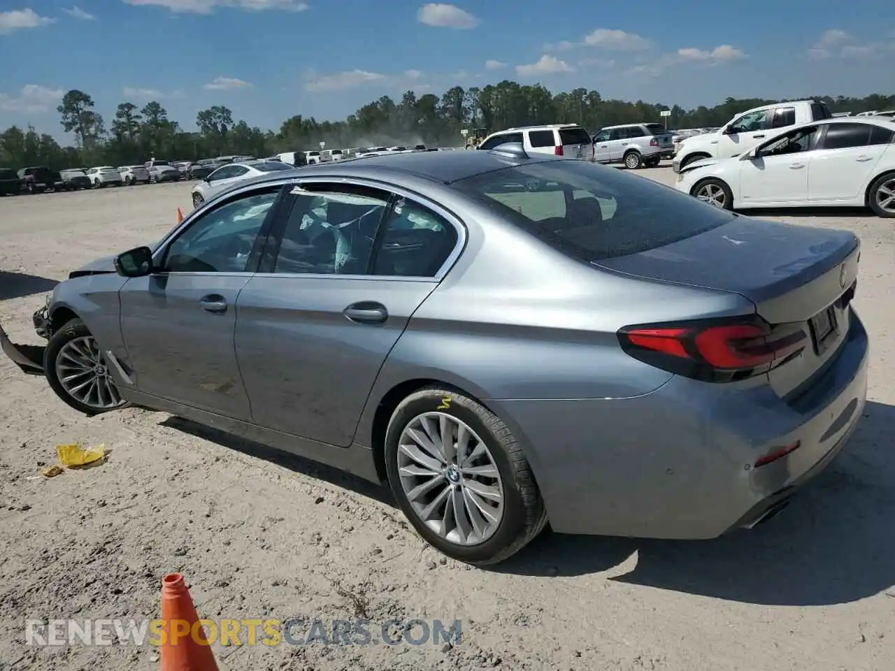 2 fotografías del automóvil dañado WBA53BH06MCF47243 BMW 5 SERIES 2021