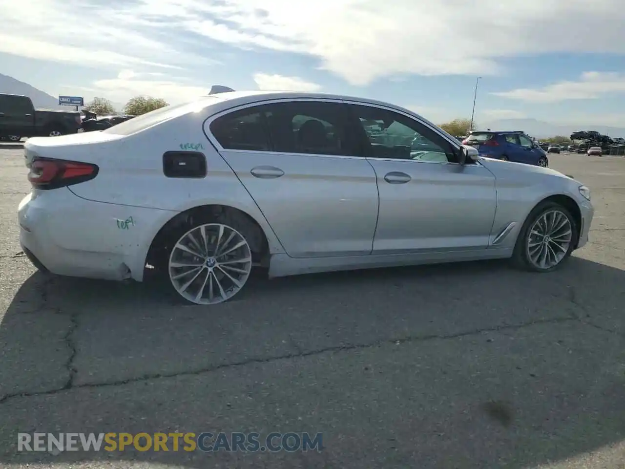 3 Фотография поврежденного автомобиля WBA53BH07MWX17069 BMW 5 SERIES 2021