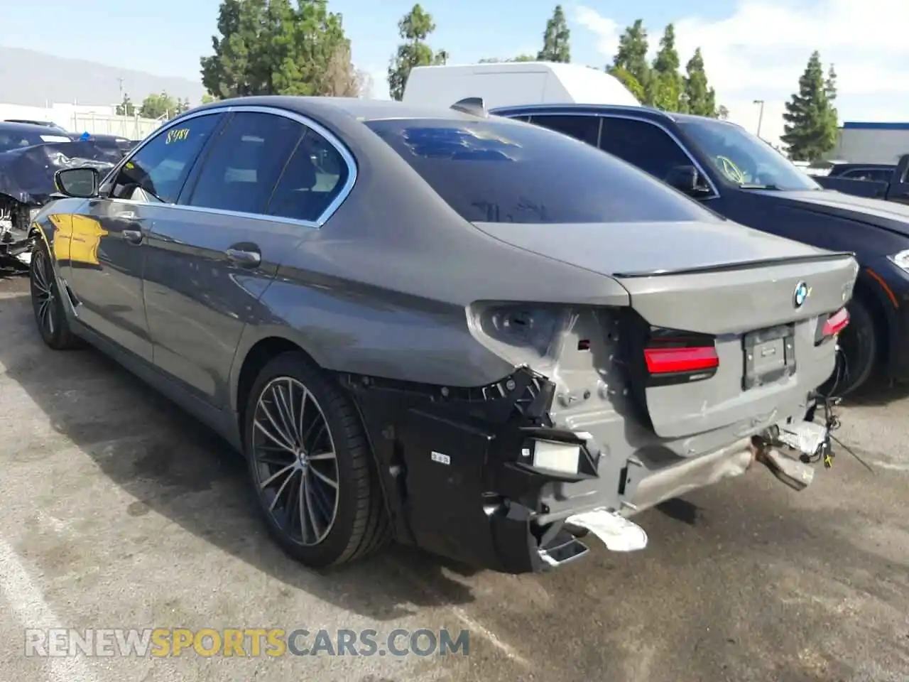 3 fotografías del automóvil dañado WBA53BH09MCF33630 BMW 5 SERIES 2021