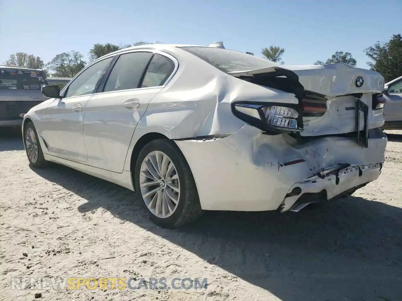 2 fotografías del automóvil dañado WBA53BH0XMWW97741 BMW 5 SERIES 2021