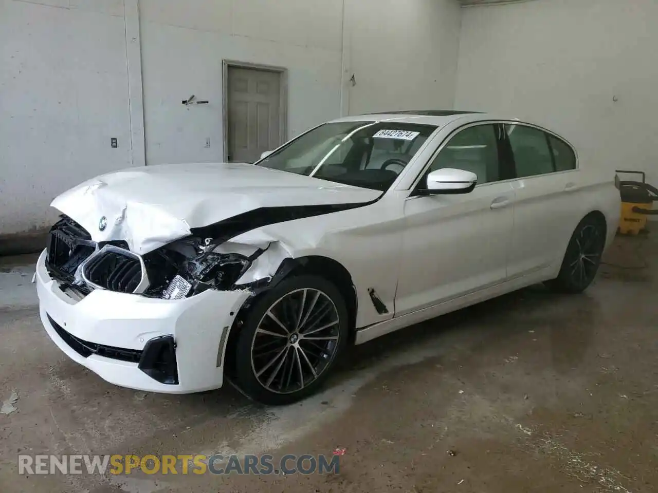 1 Photograph of a damaged car WBA73BJ01MWX24327 BMW 5 SERIES 2021