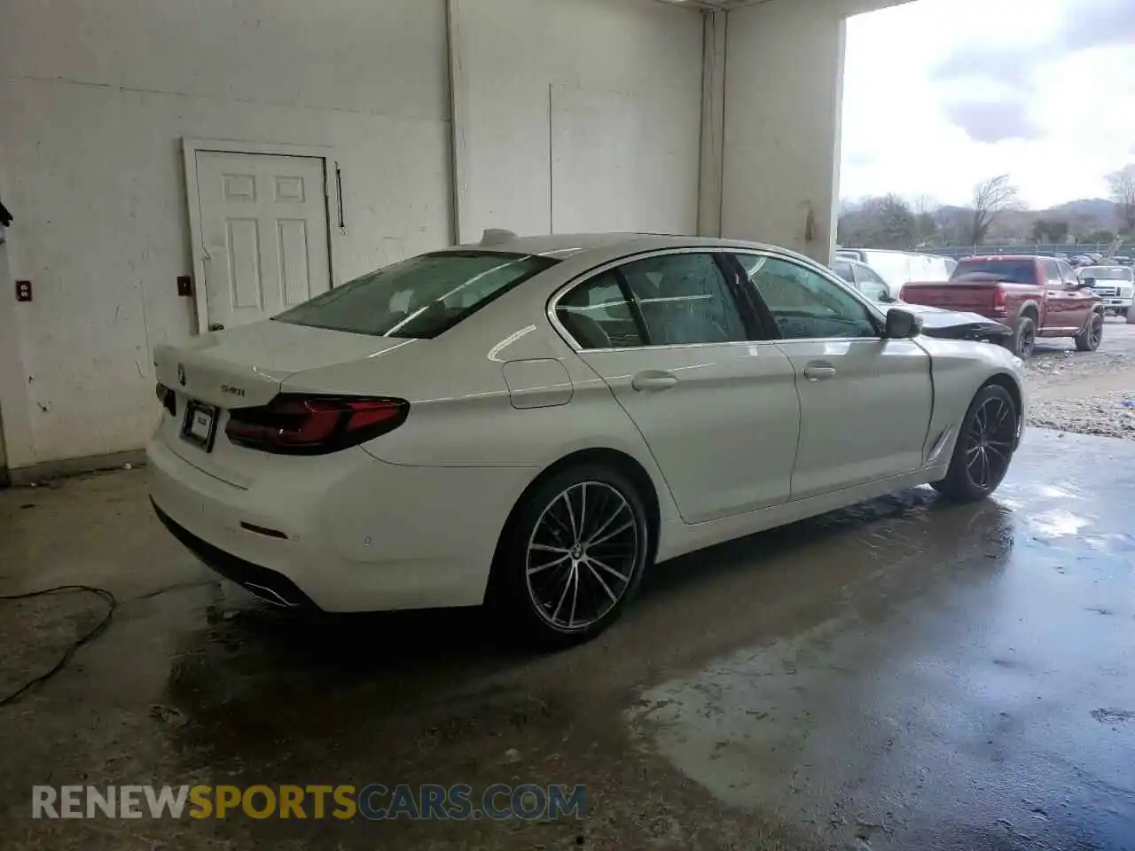 3 Photograph of a damaged car WBA73BJ01MWX24327 BMW 5 SERIES 2021