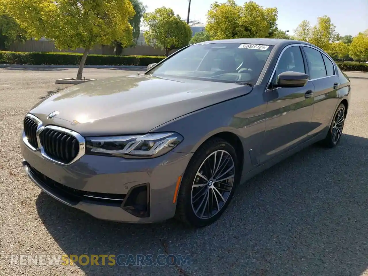 2 fotografías del automóvil dañado WBA13BJ00NWX51185 BMW 5 SERIES 2022