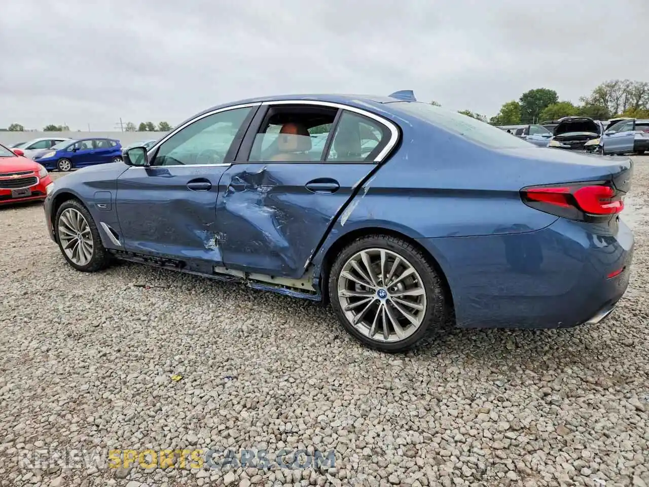 2 fotografías del automóvil dañado WBA33AG05PCM22898 BMW 5 SERIES 2023