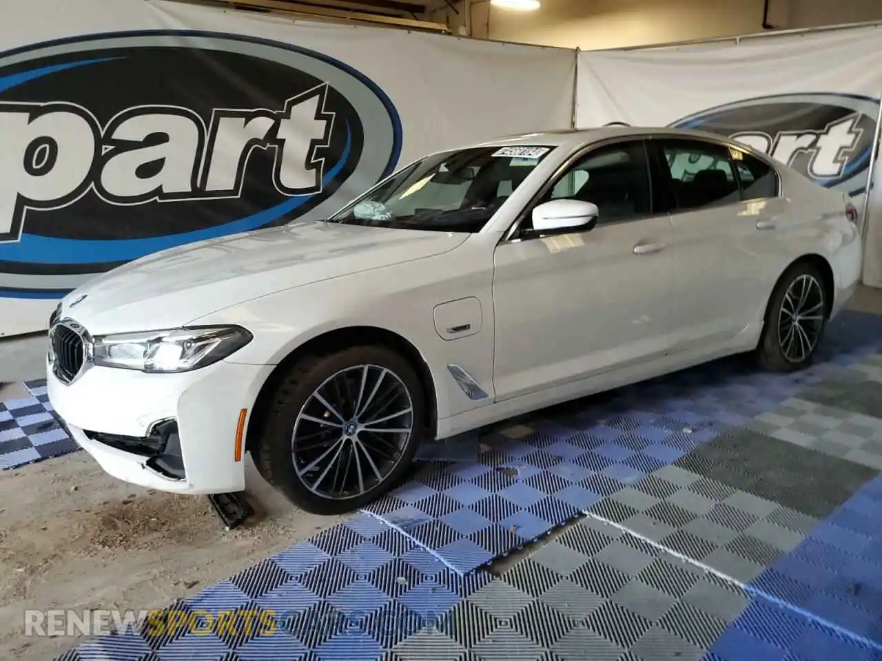 1 Фотография поврежденного автомобиля WBA33AG07PCL75485 BMW 5 SERIES 2023