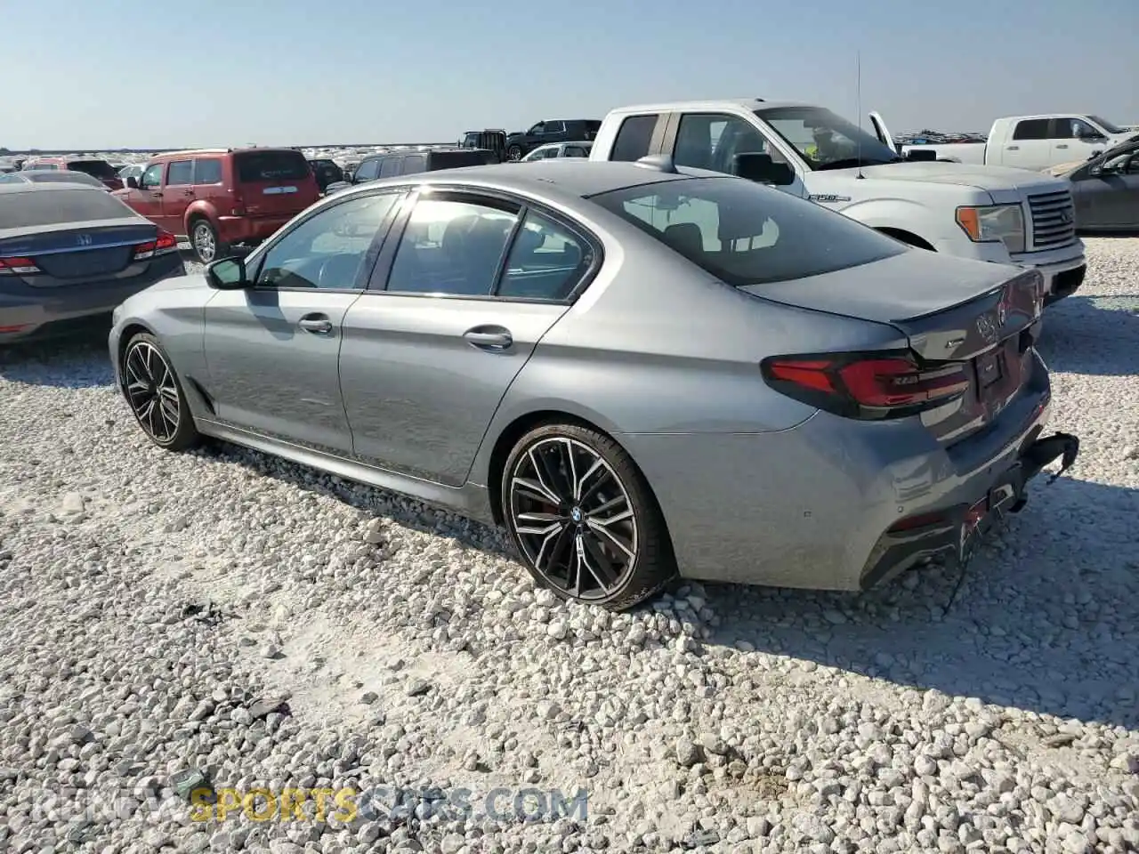 2 fotografías del automóvil dañado WBA73BJ03PWY01221 BMW 5 SERIES 2023