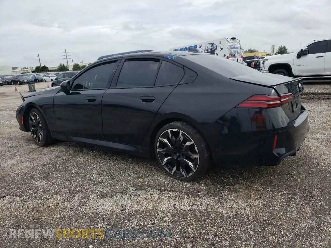 2 Фотография поврежденного автомобиля WBA43FJ00RCP78785 BMW 5 SERIES 2024