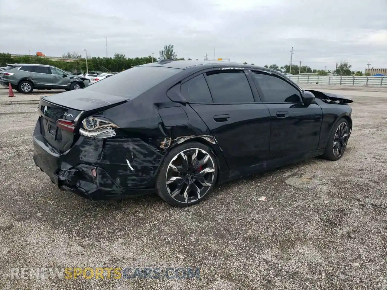 3 Фотография поврежденного автомобиля WBA43FJ00RCP78785 BMW 5 SERIES 2024