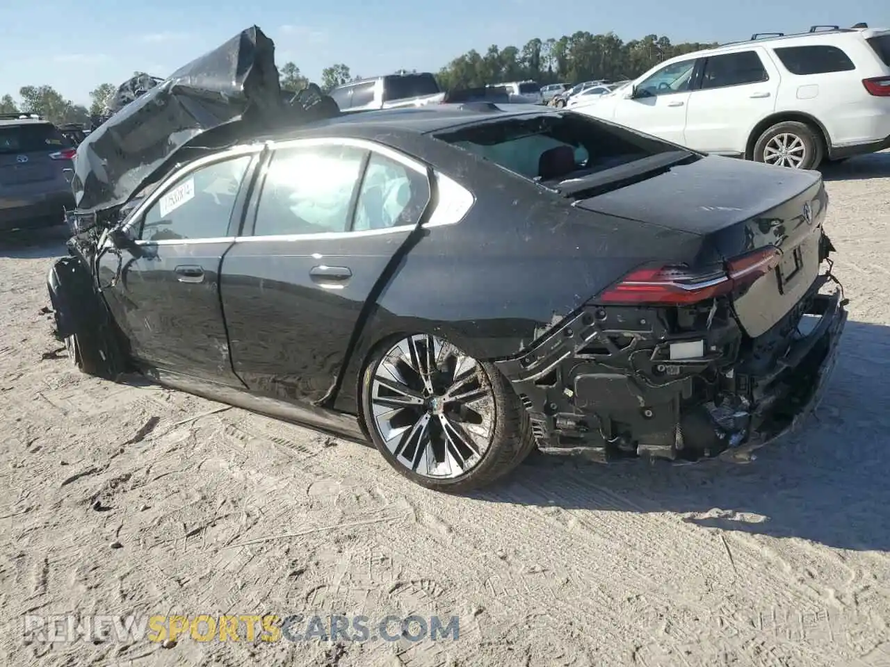 2 fotografías del automóvil dañado WBA43FJ04RCR87916 BMW 5 SERIES 2024